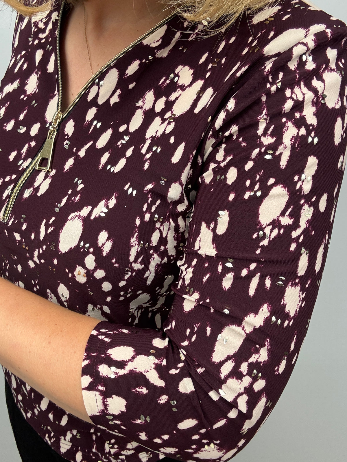 KIM burgundy 3/4 sleeve zip top