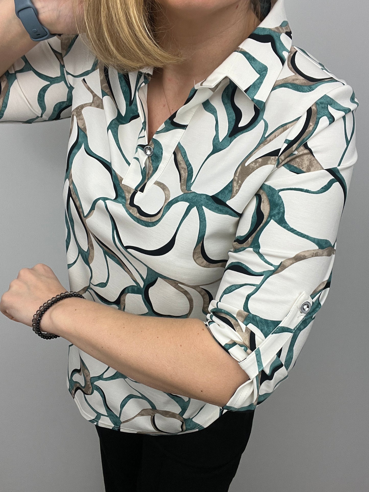 BARBARA top with collar and V-neckline