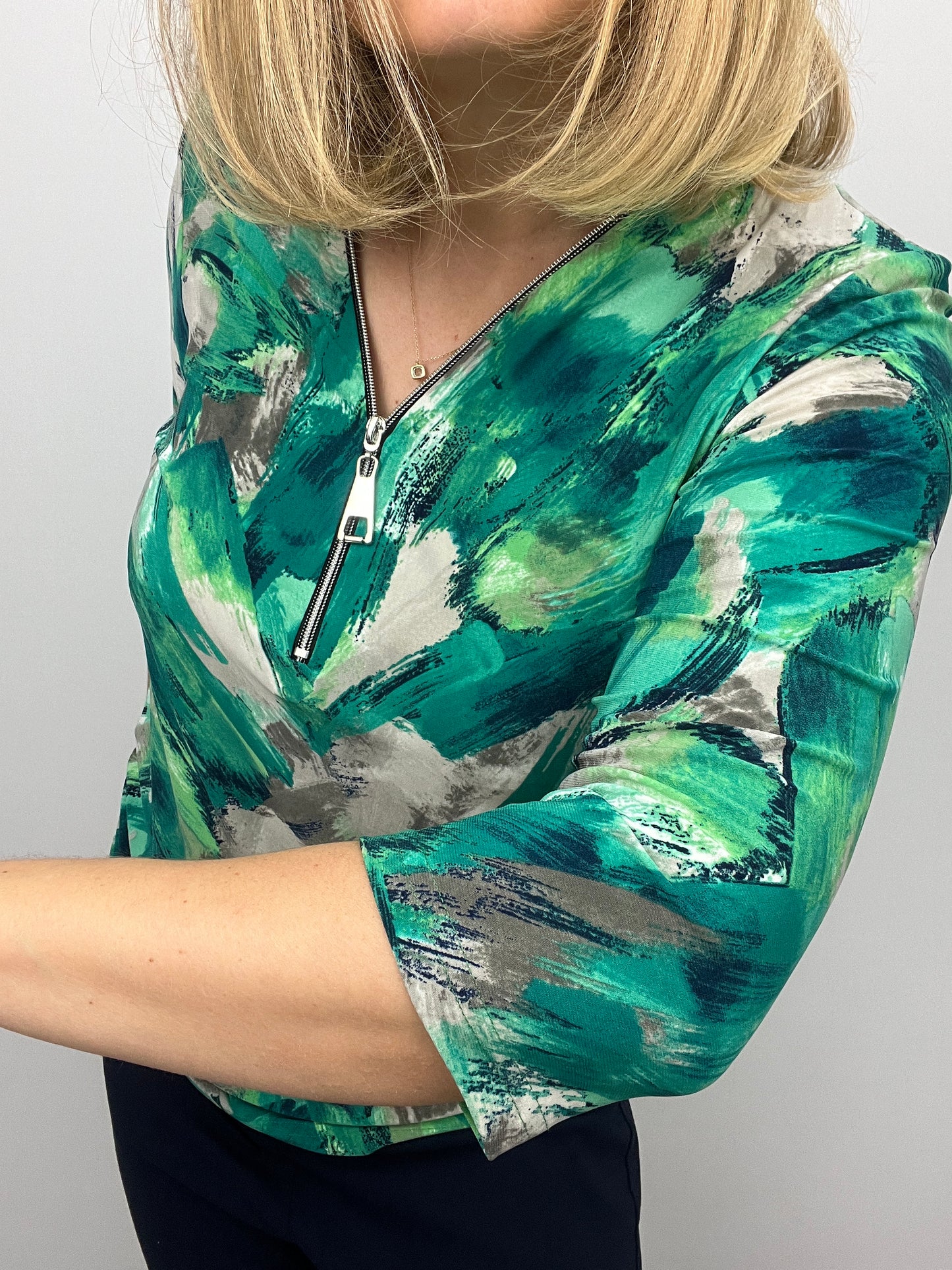 JENNIFER 3/4 sleeve zip top