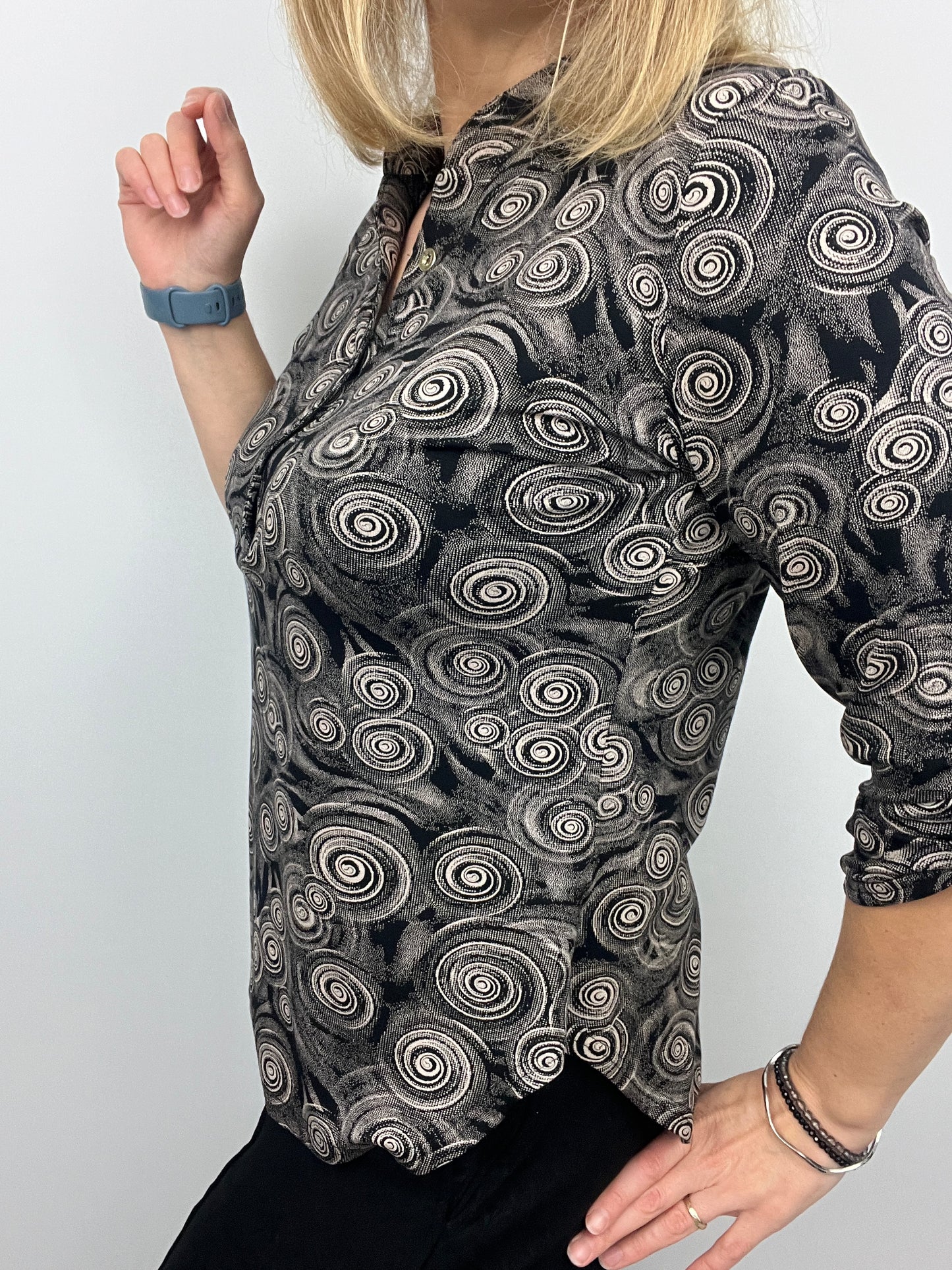 MARYBETH stand-up collar blouse