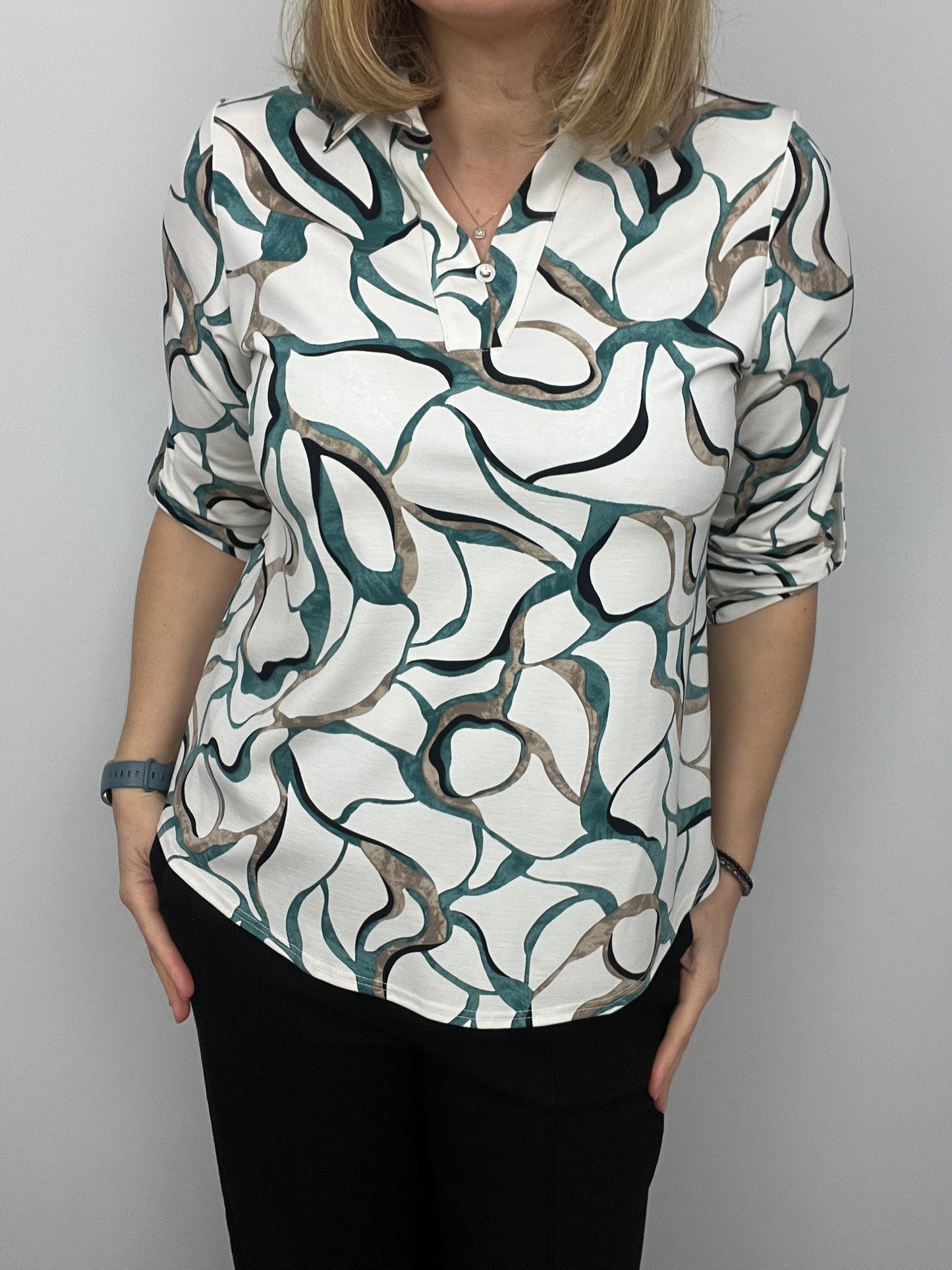 BARBARA top with collar and V-neckline