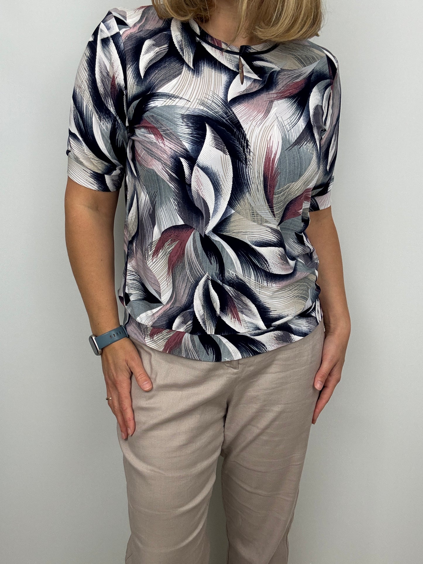 DYMPNA short sleeve top with wide band