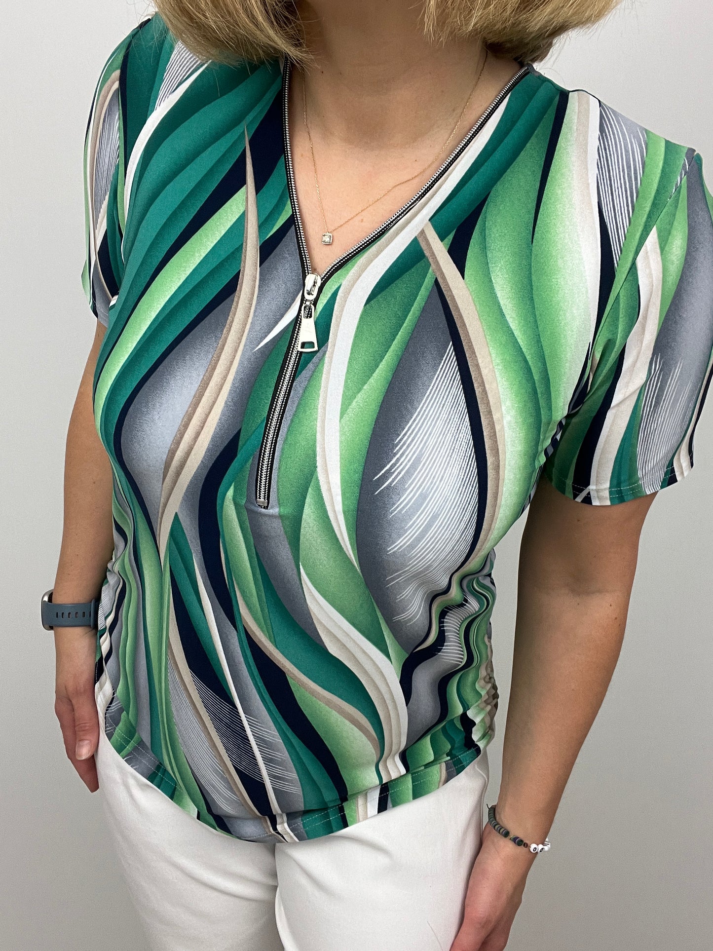 LAURA short sleeve zip top