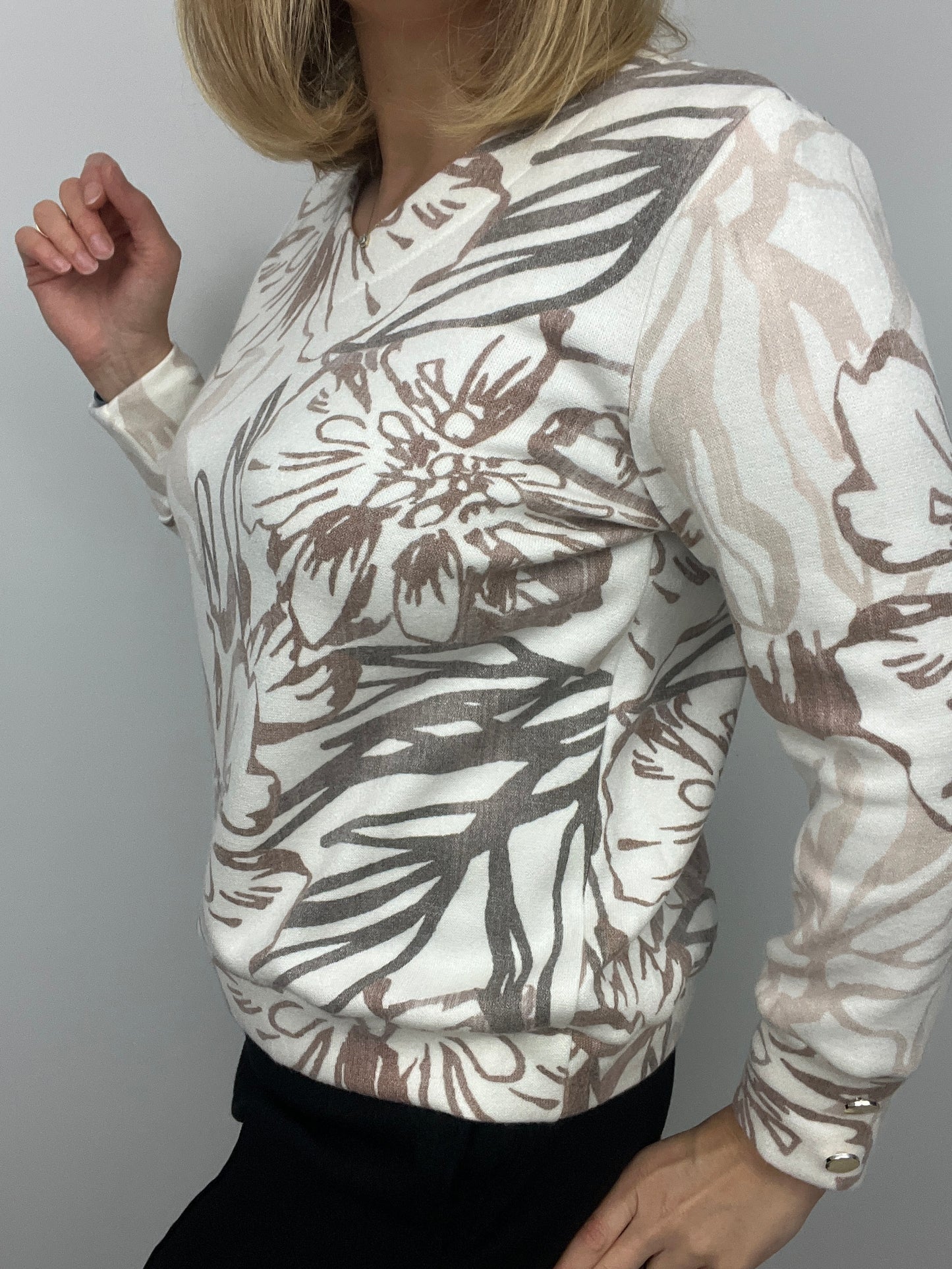 TRACY subtle v-neck soft jumper