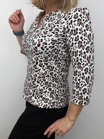 TRINITY animal print V-neck top with 3 buttons