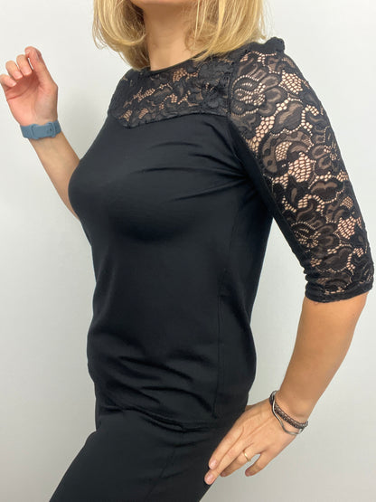 CHANTELLE black top with lace panel