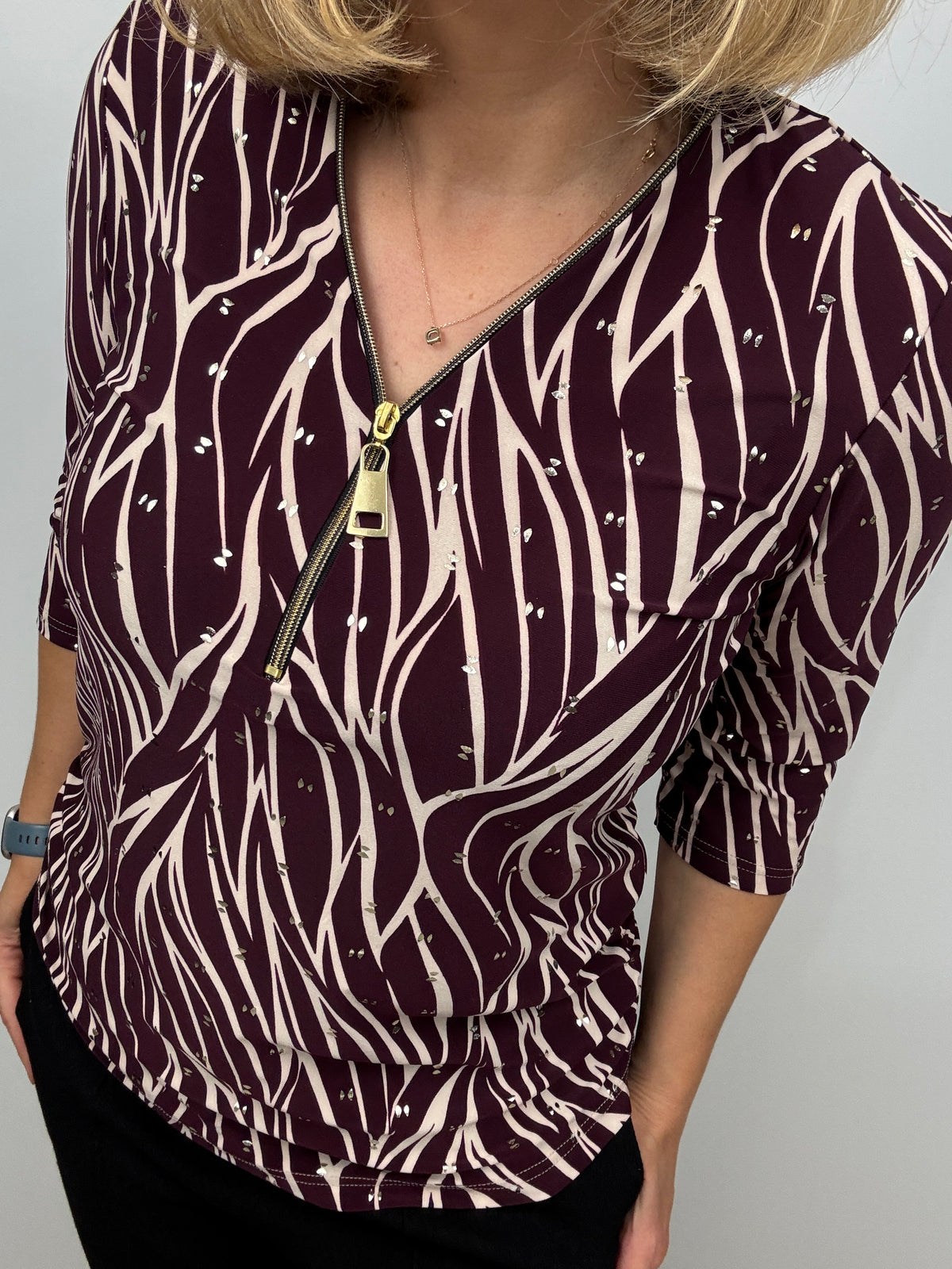 MONICA burgundy 3/4 sleeve zip top