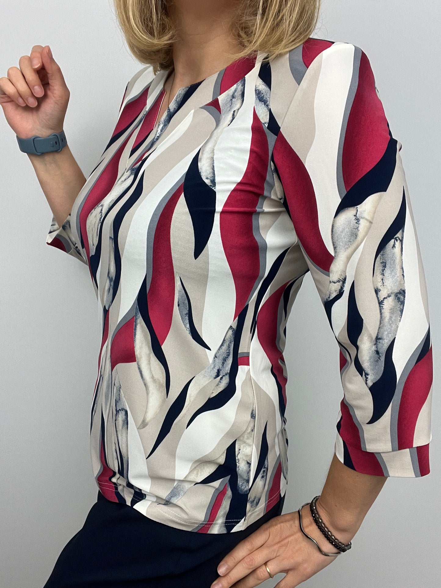 ANGELINA top with mini v-neck