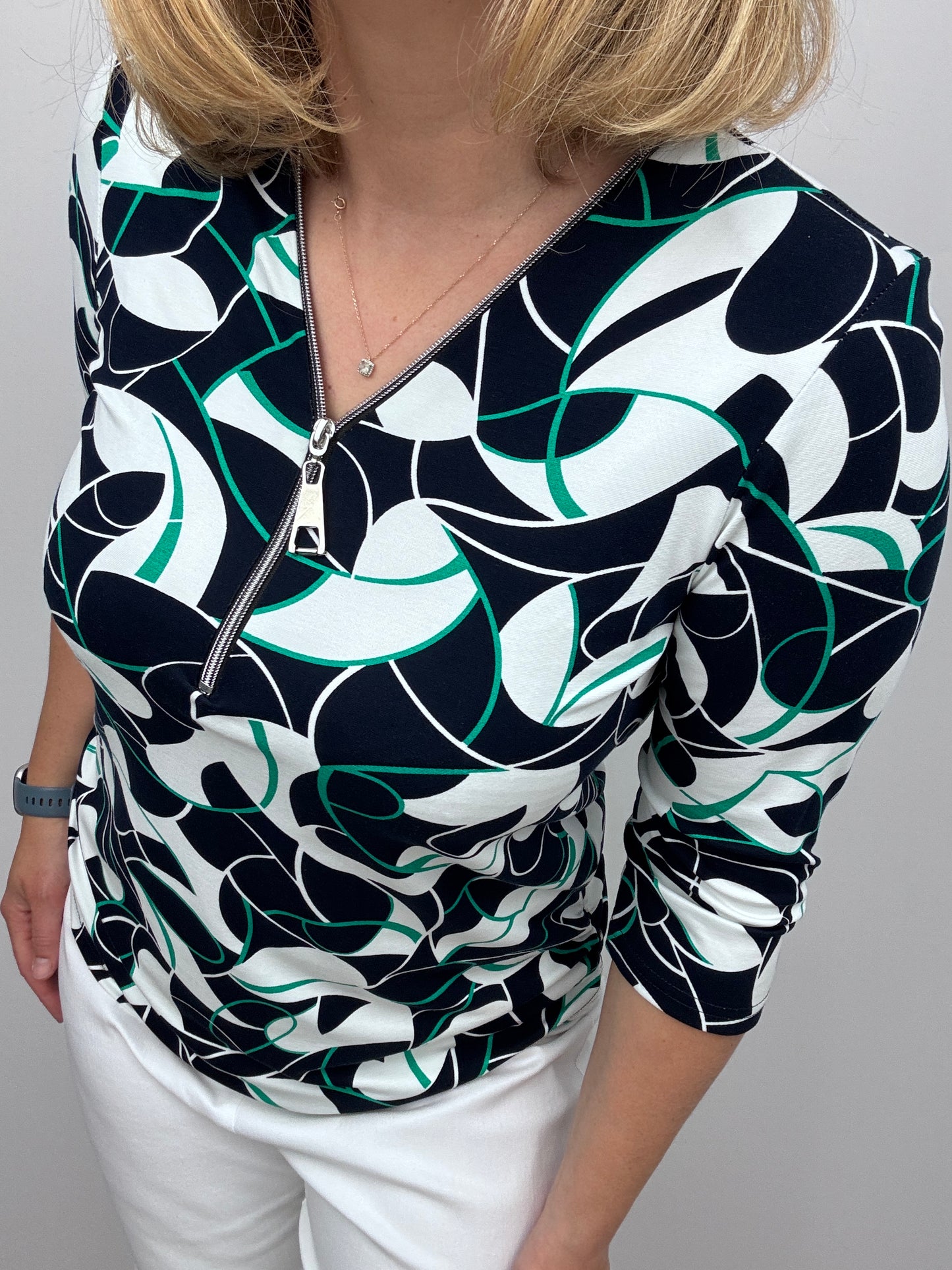 AMANDA 3/4 sleeve zip top