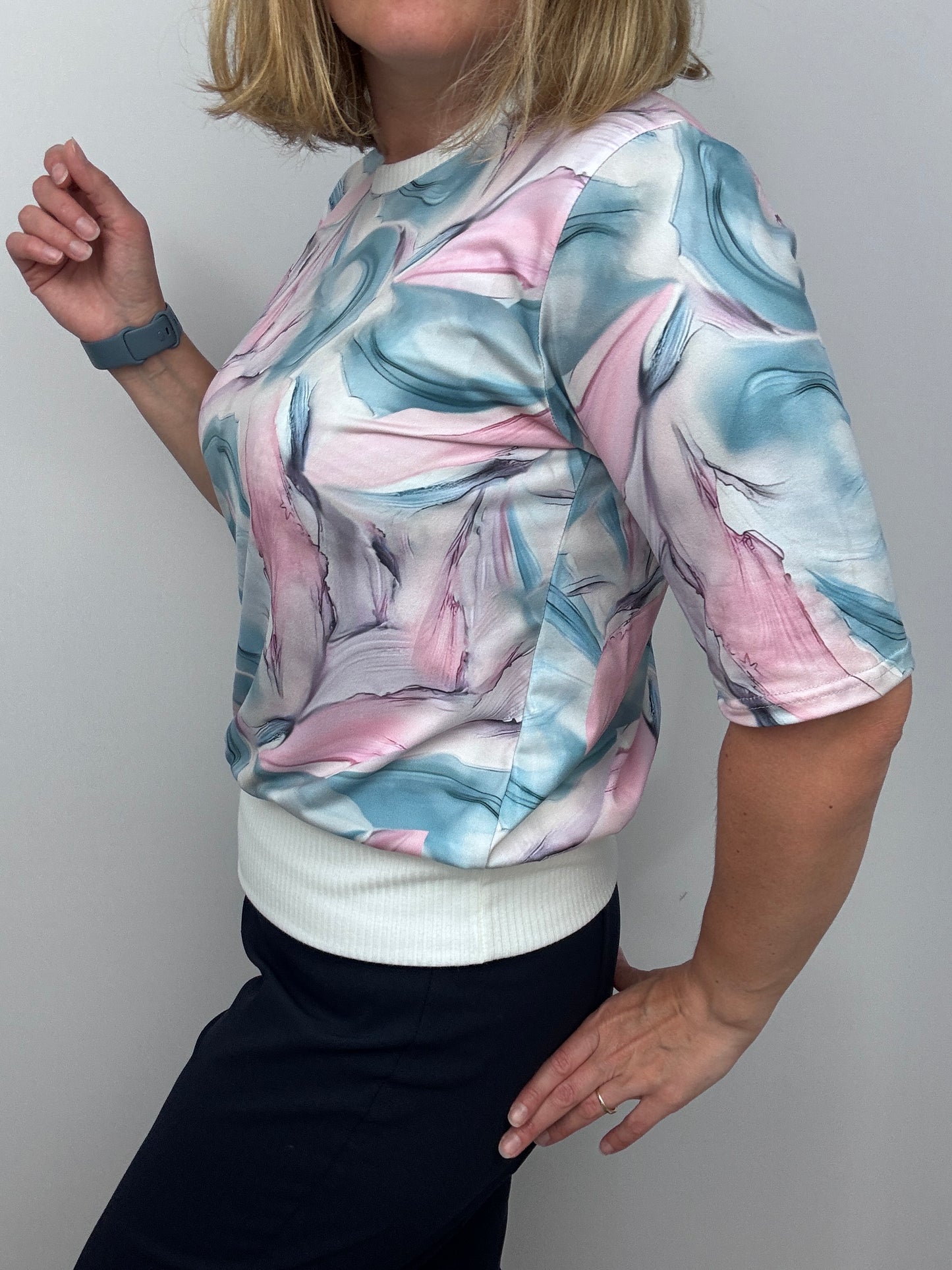 ASPEN top with wide elasticated hem