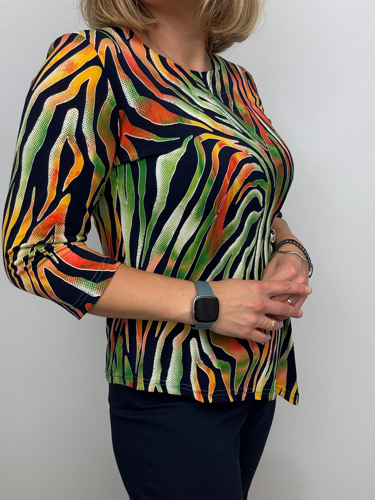 TRACEY round neck top with dipped hem