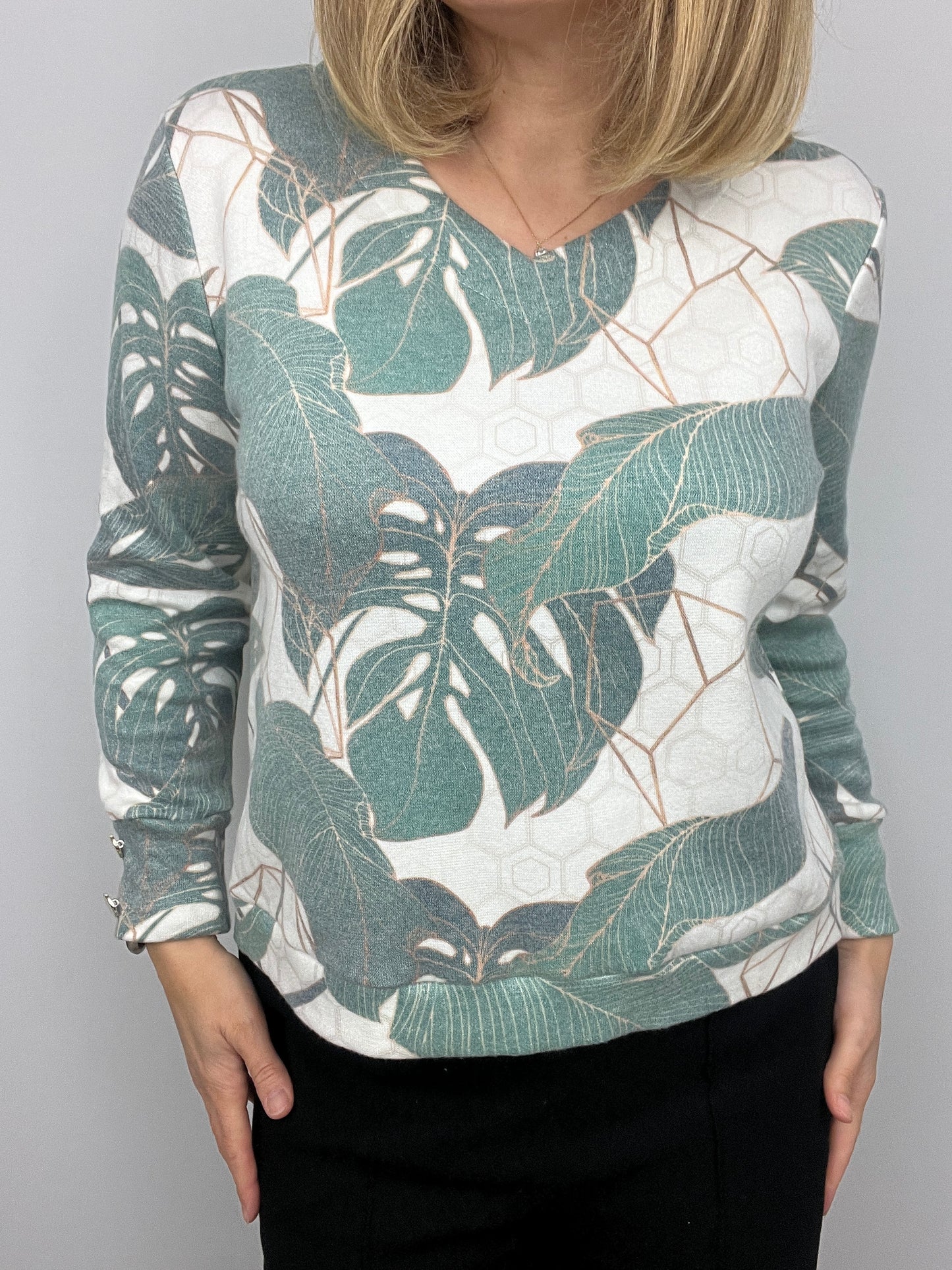 SAPPHIRE subtle v-neck soft jumper