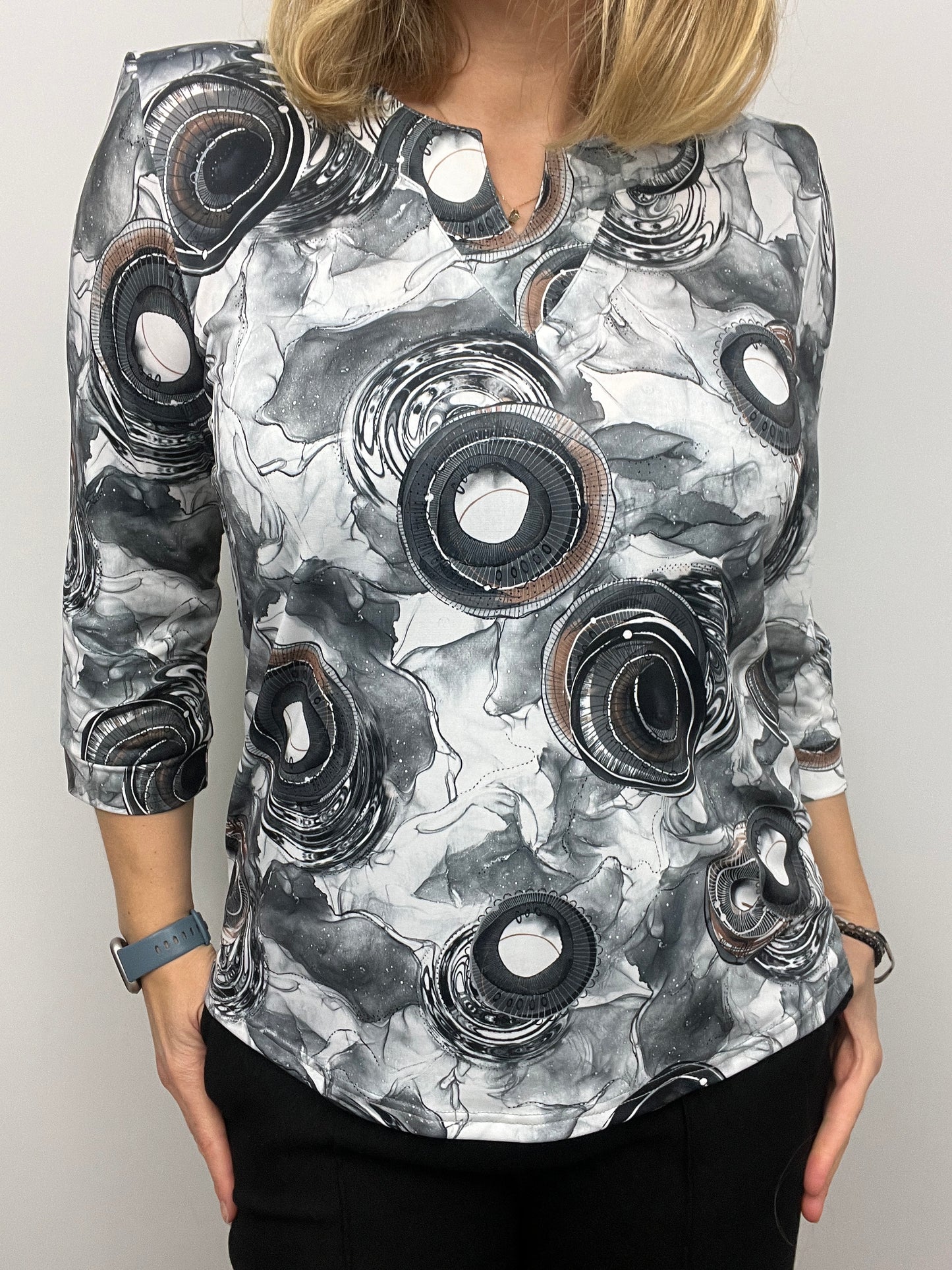 GEMMA top with mini V-neck