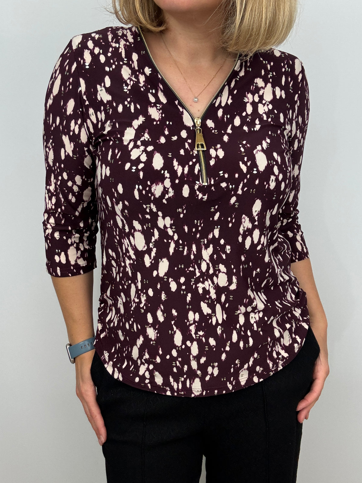 KIM burgundy 3/4 sleeve zip top