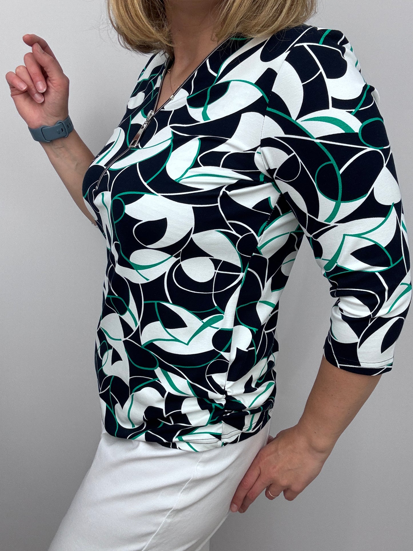 AMANDA 3/4 sleeve zip top