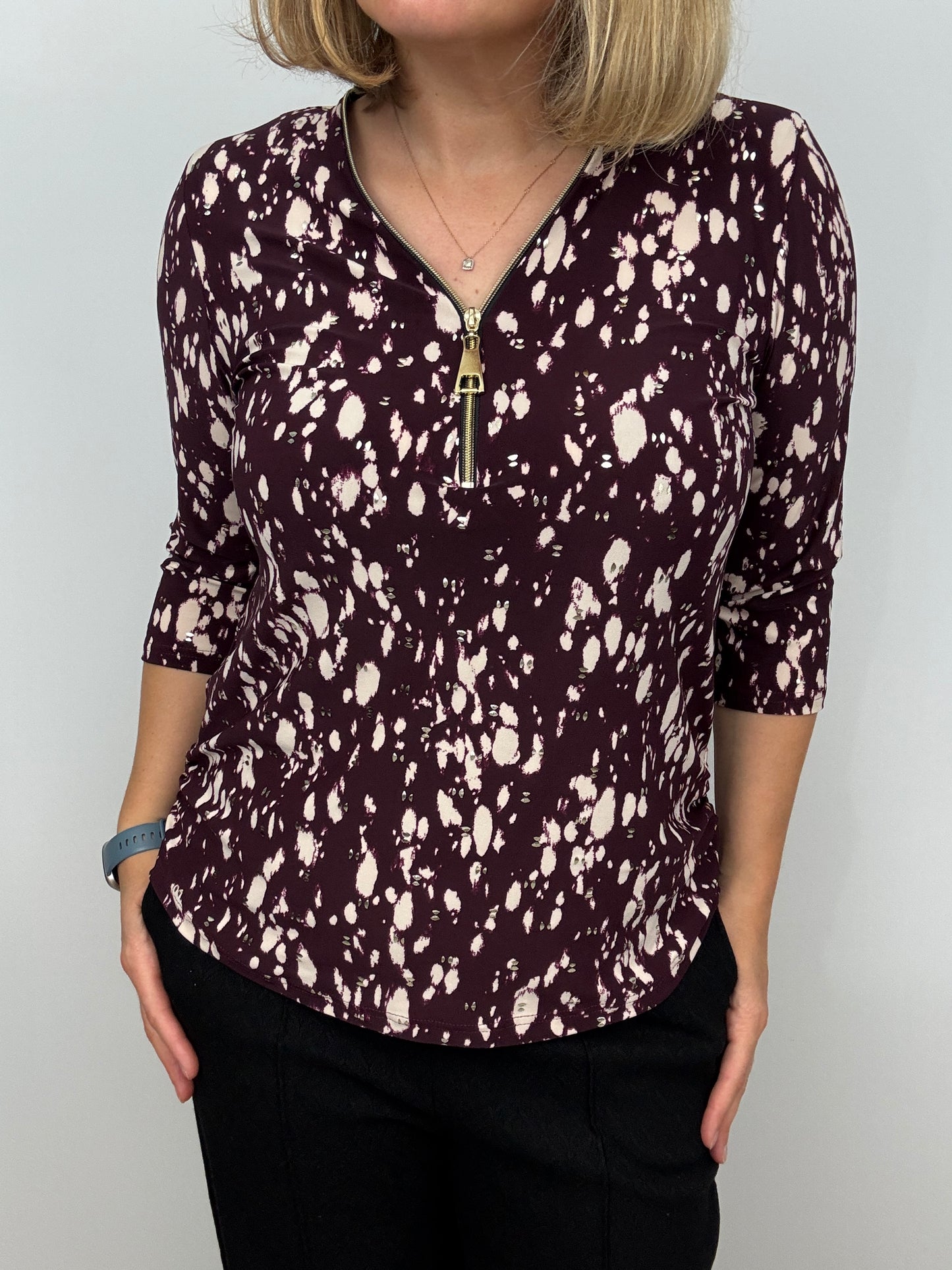 KIM burgundy 3/4 sleeve zip top