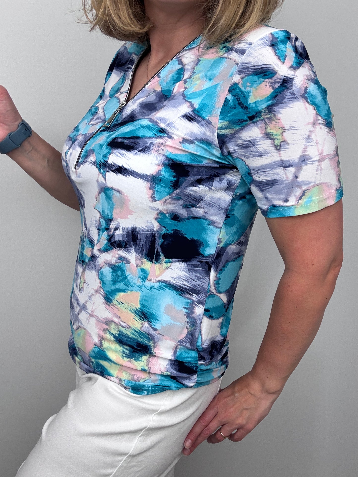 SALLY short sleeve zip top