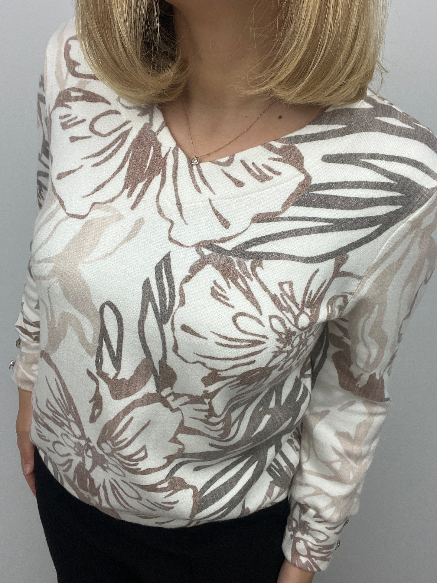 TRACY subtle v-neck soft jumper