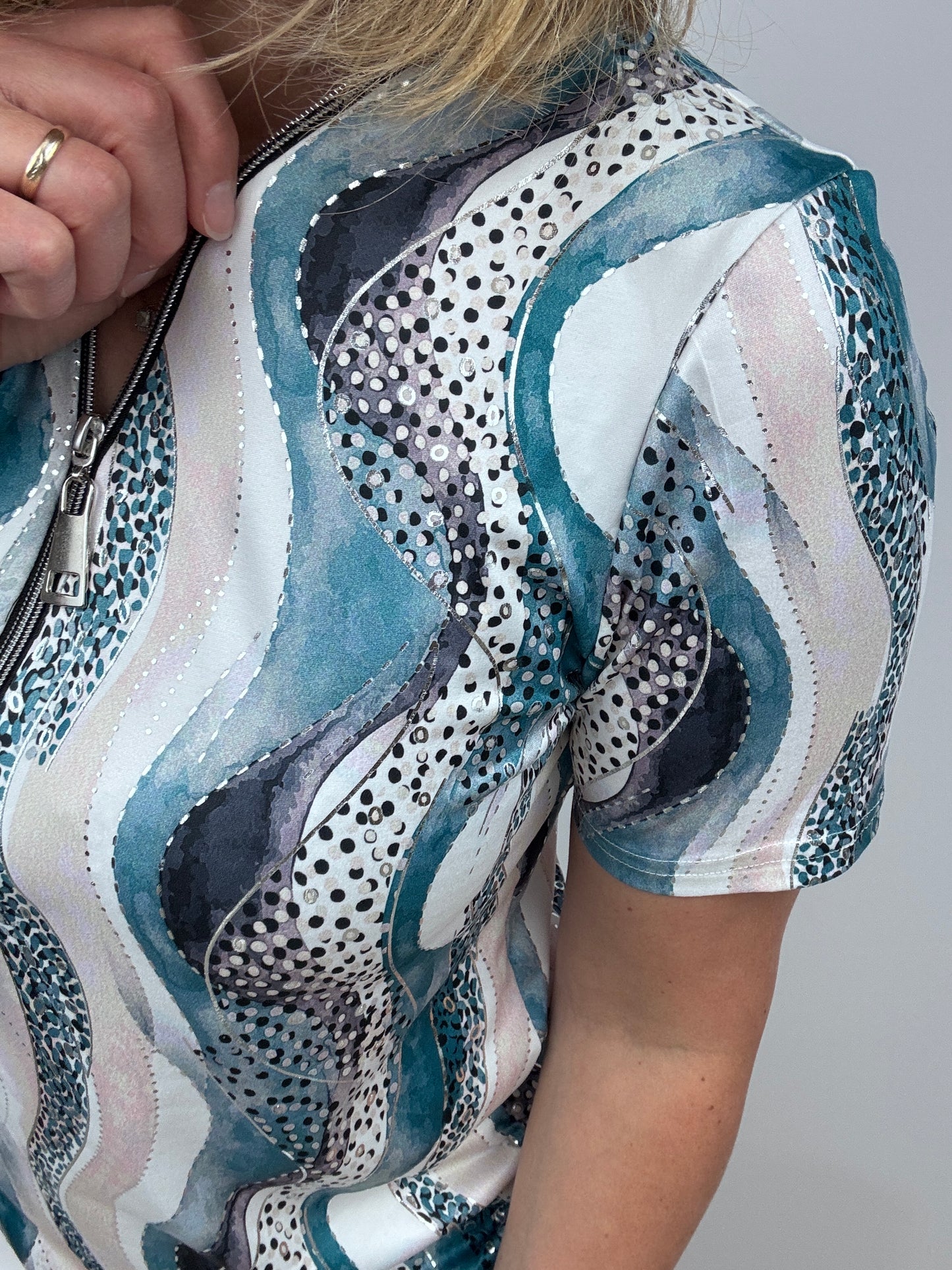 TRISH short sleeve zip top