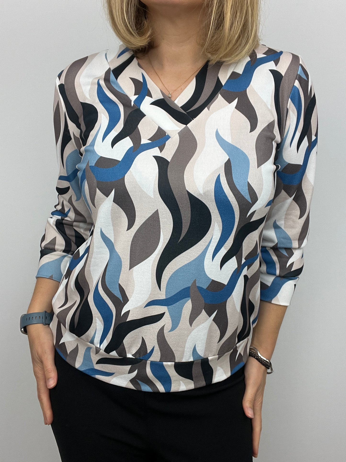AGATHA v-neck transitioning top