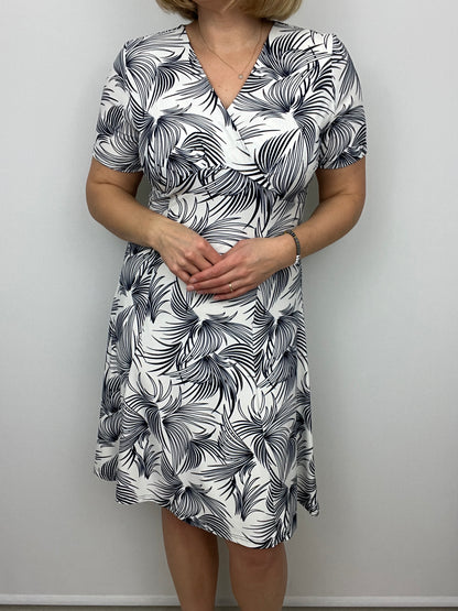 LAYLA A-line dress with wrap-up style v-neck