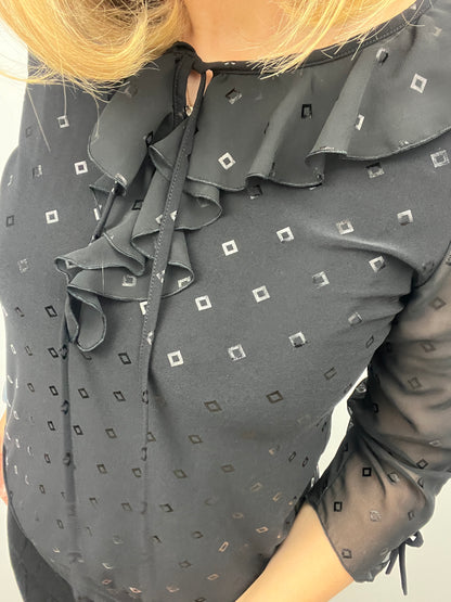 DIAMOND ruffle top