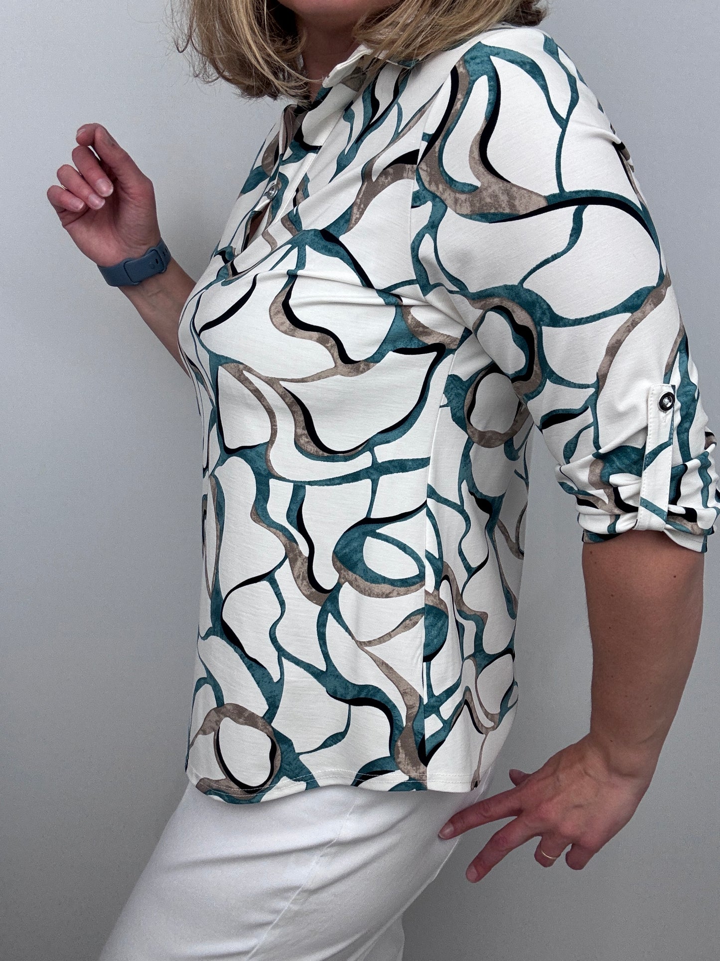 BARBARA top with collar and V-neckline