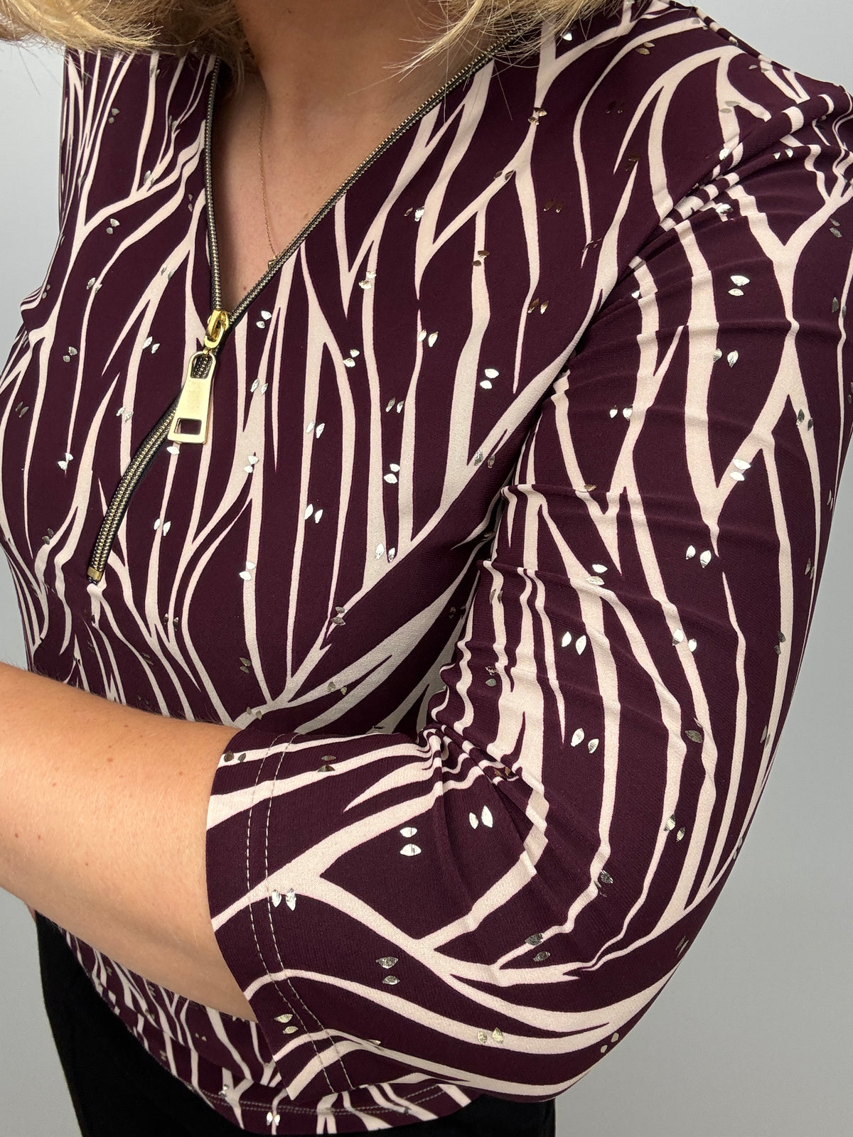 MONICA burgundy 3/4 sleeve zip top