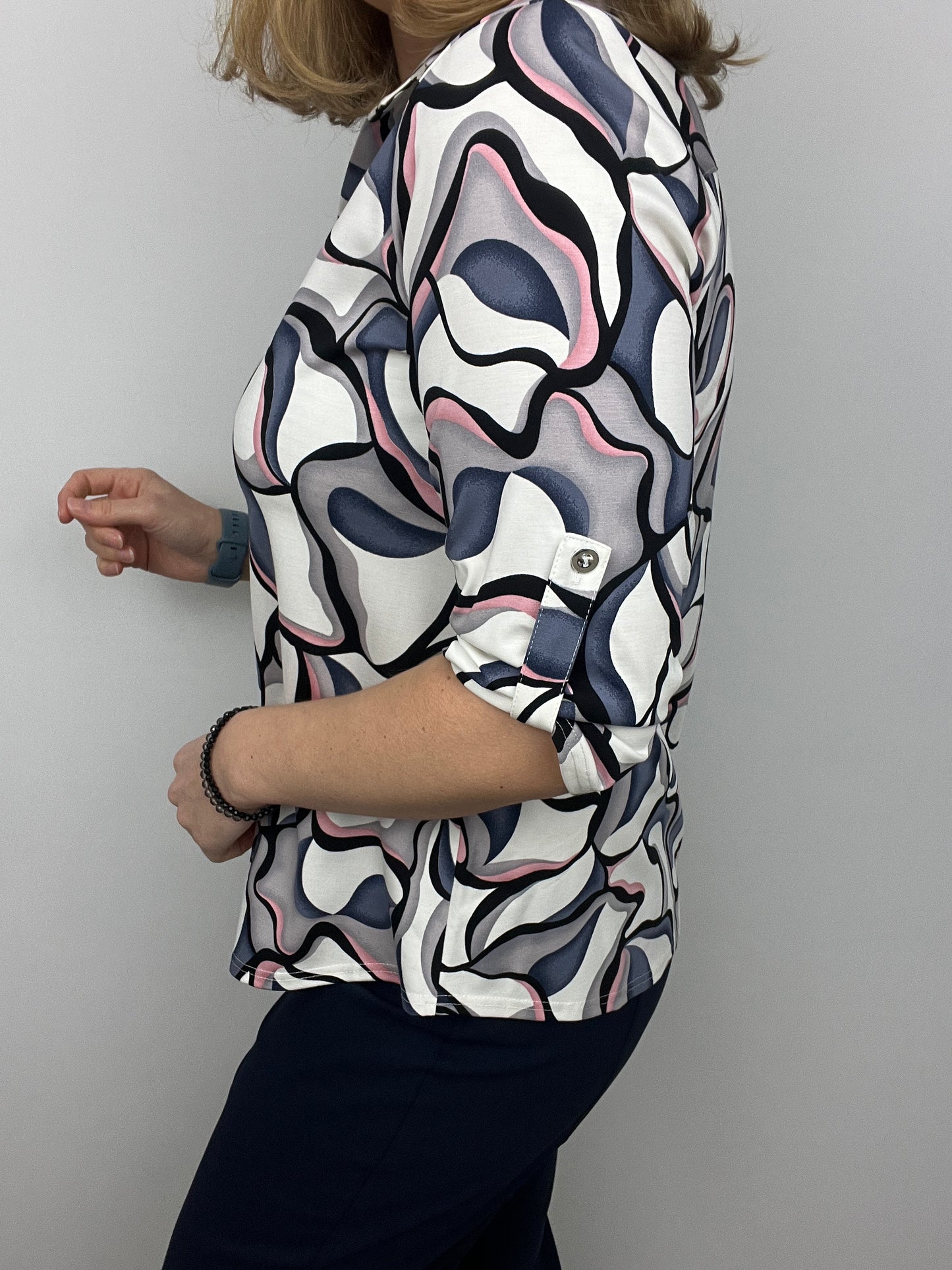 ASHLEY top with collar and V-neckline