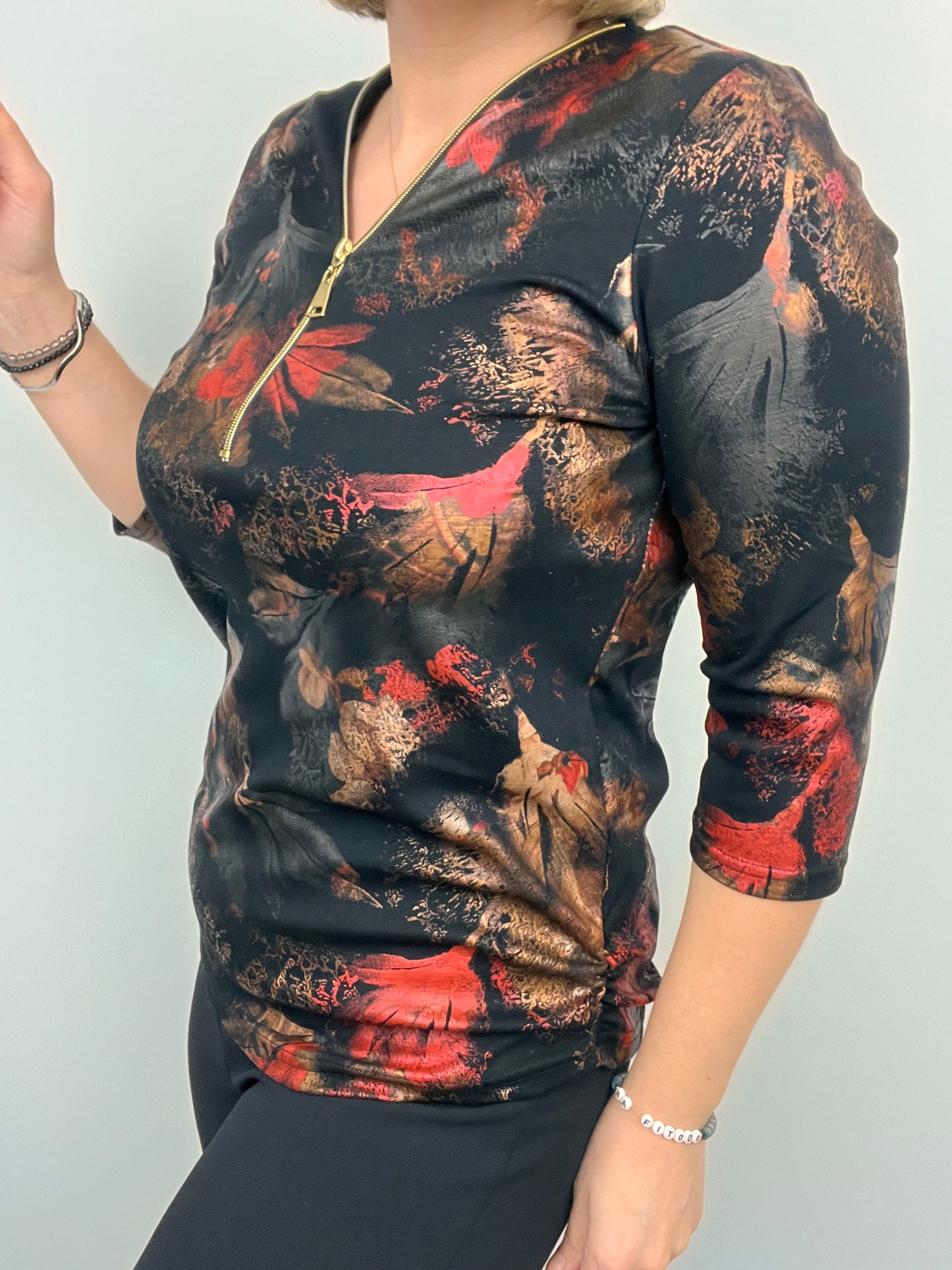 GWEN festive 3/4 sleeve zip top