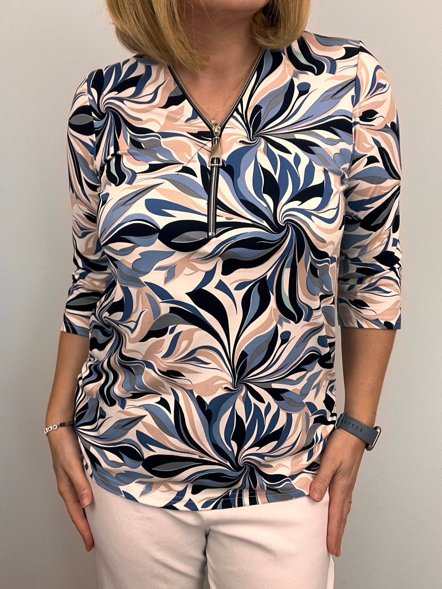 MELISSA 3/4 sleeve zip top
