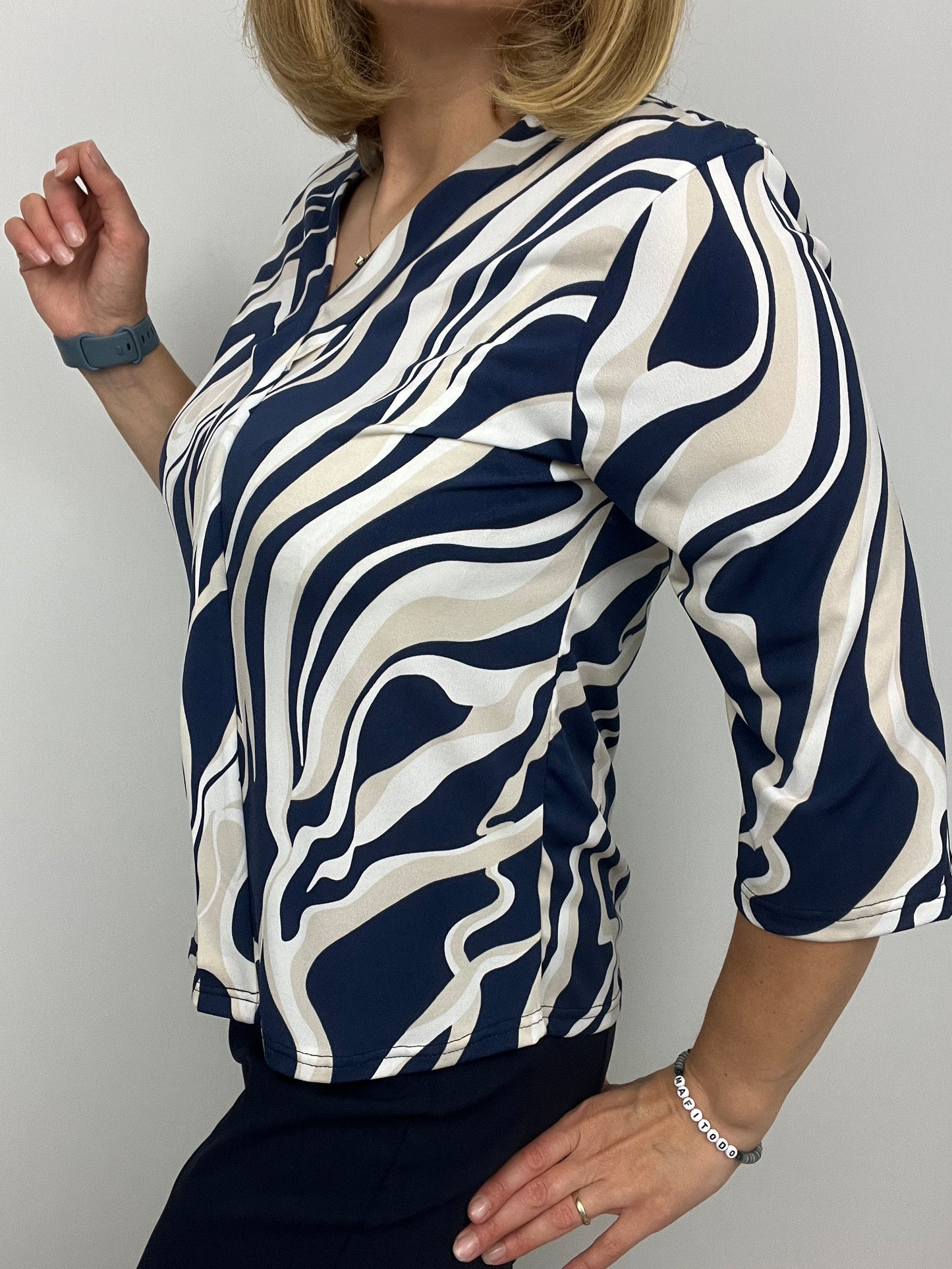 JUSTINE v-neck top