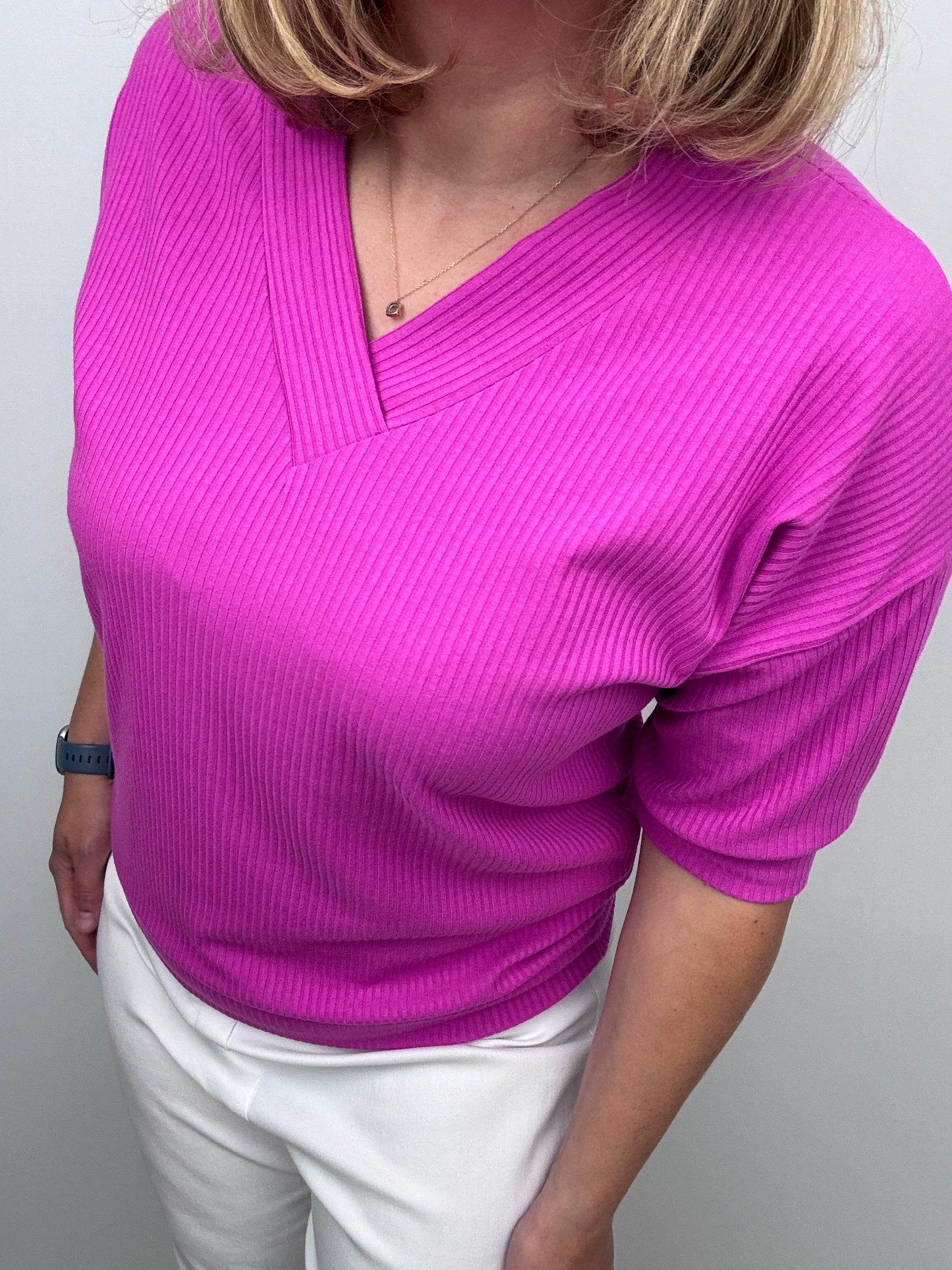 GLORIA soft ribbed V-neck top - fuchsia