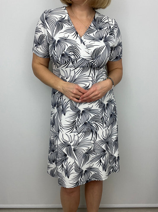 LAYLA A-line dress with wrap-up style v-neck