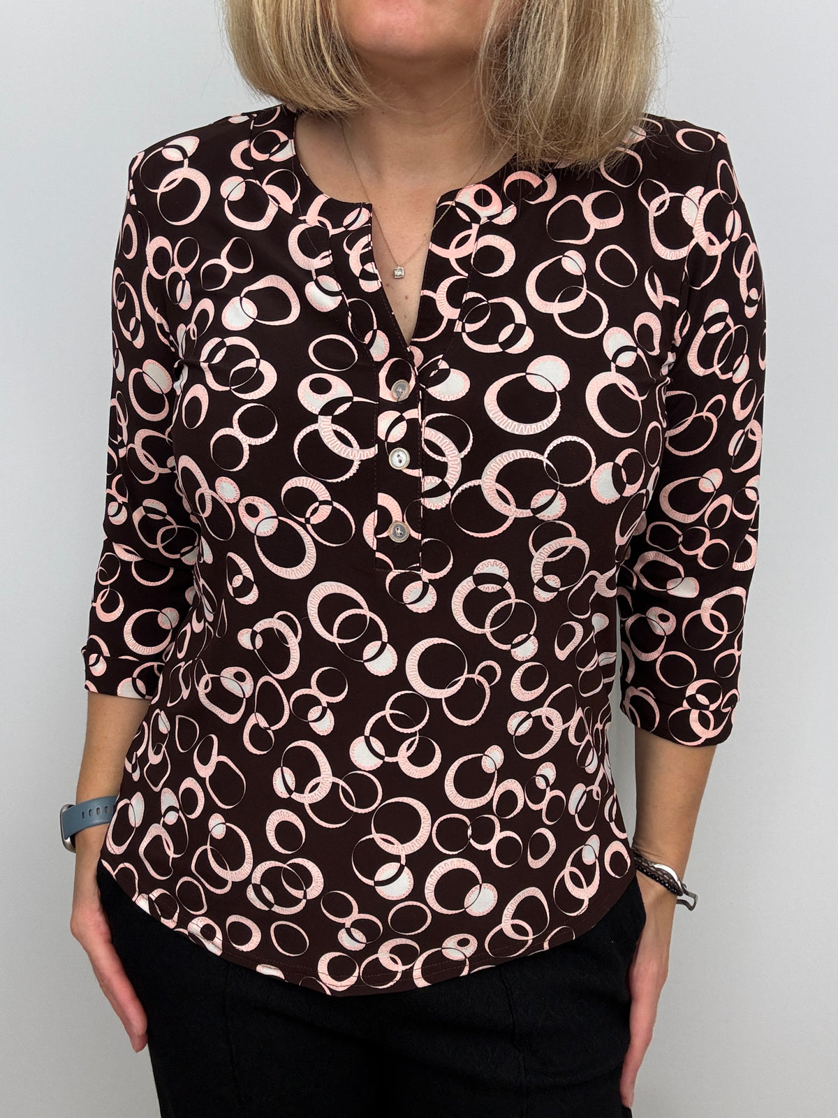 TESS V-neck top with 3 buttons