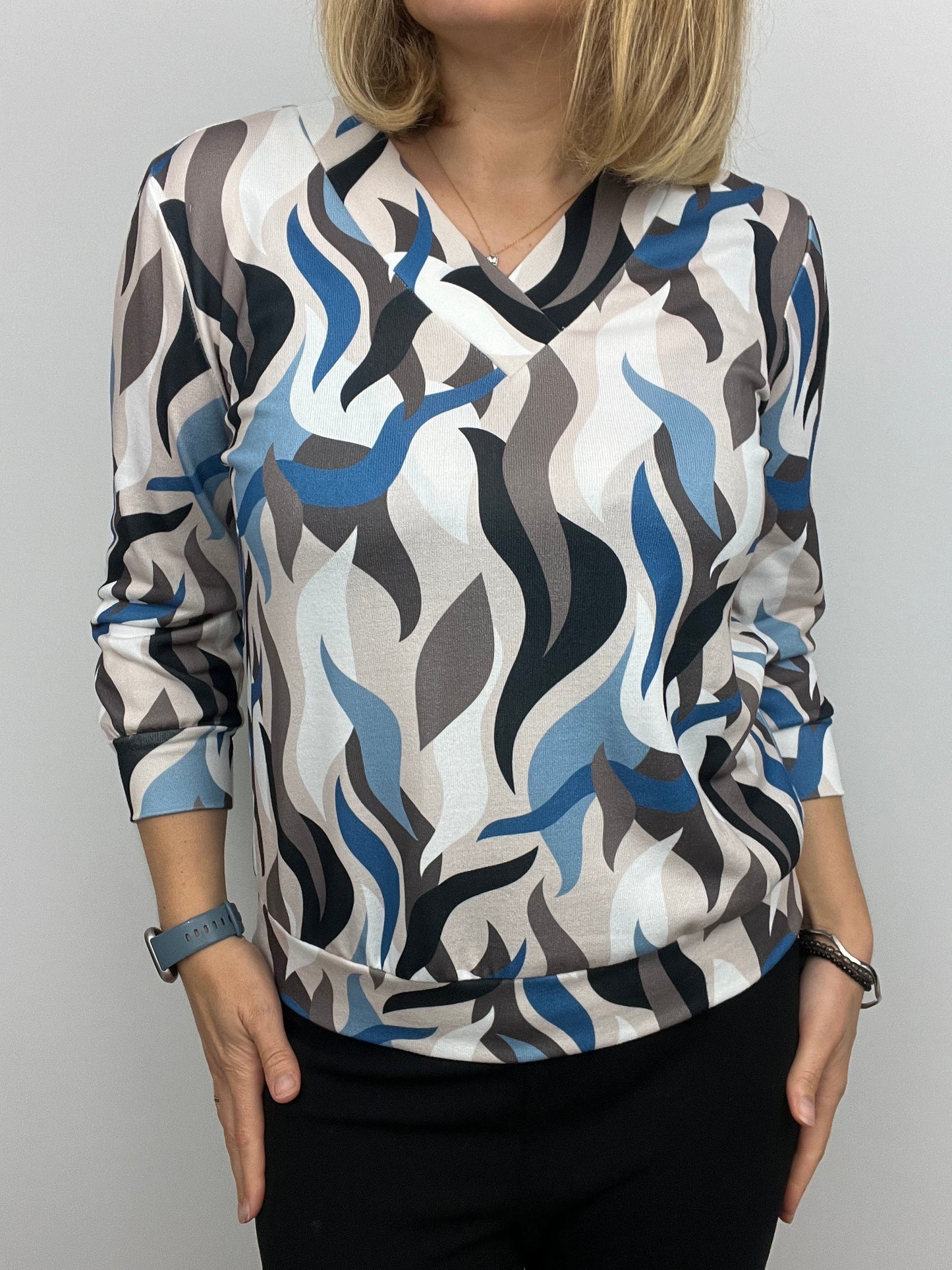 AGATHA v-neck transitioning top