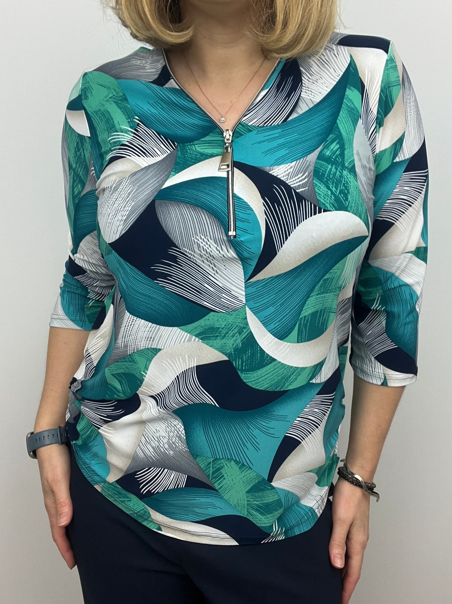 EMERALD 3/4 sleeve zip top