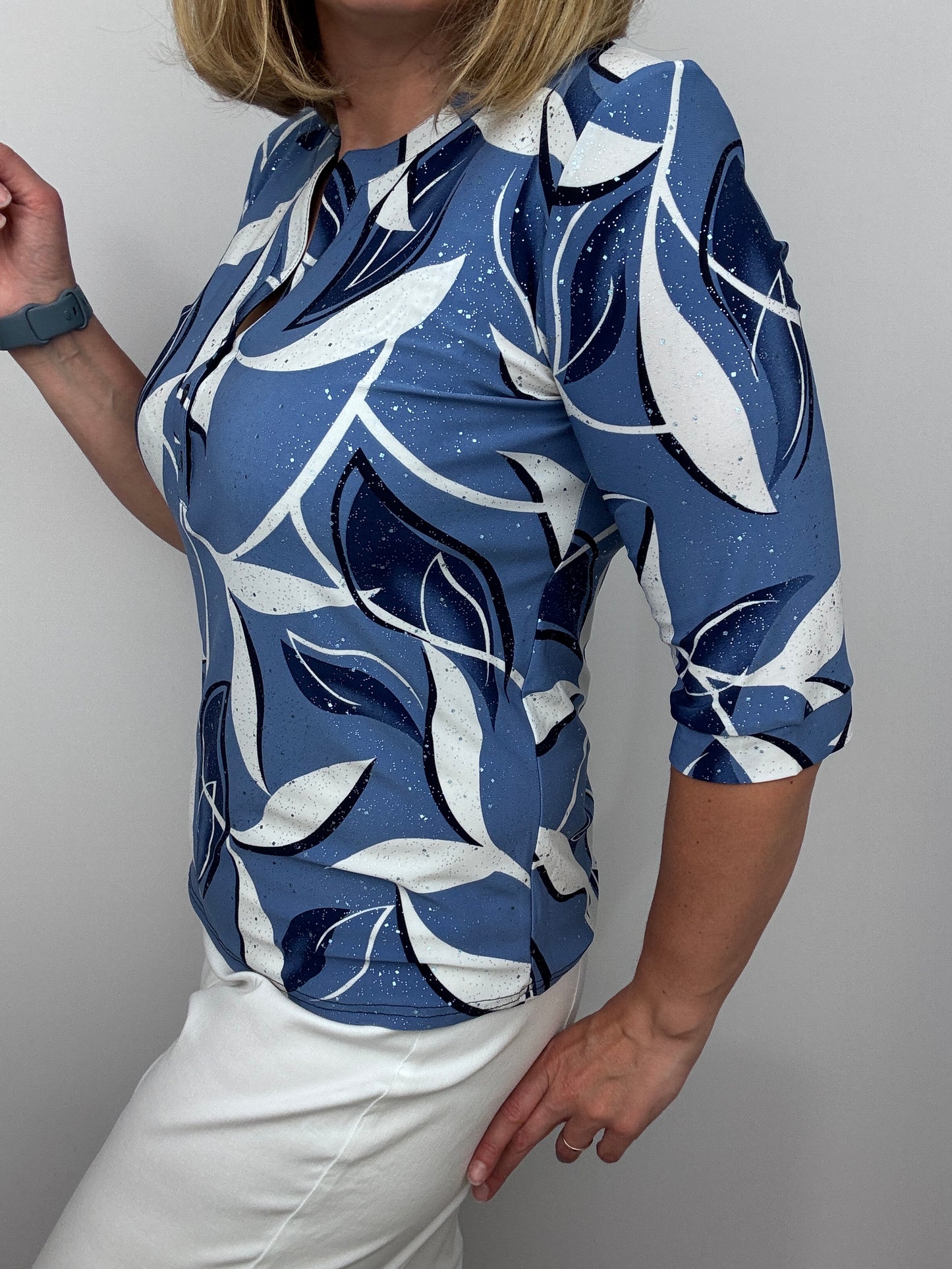 SINEAD top with 3 buttons