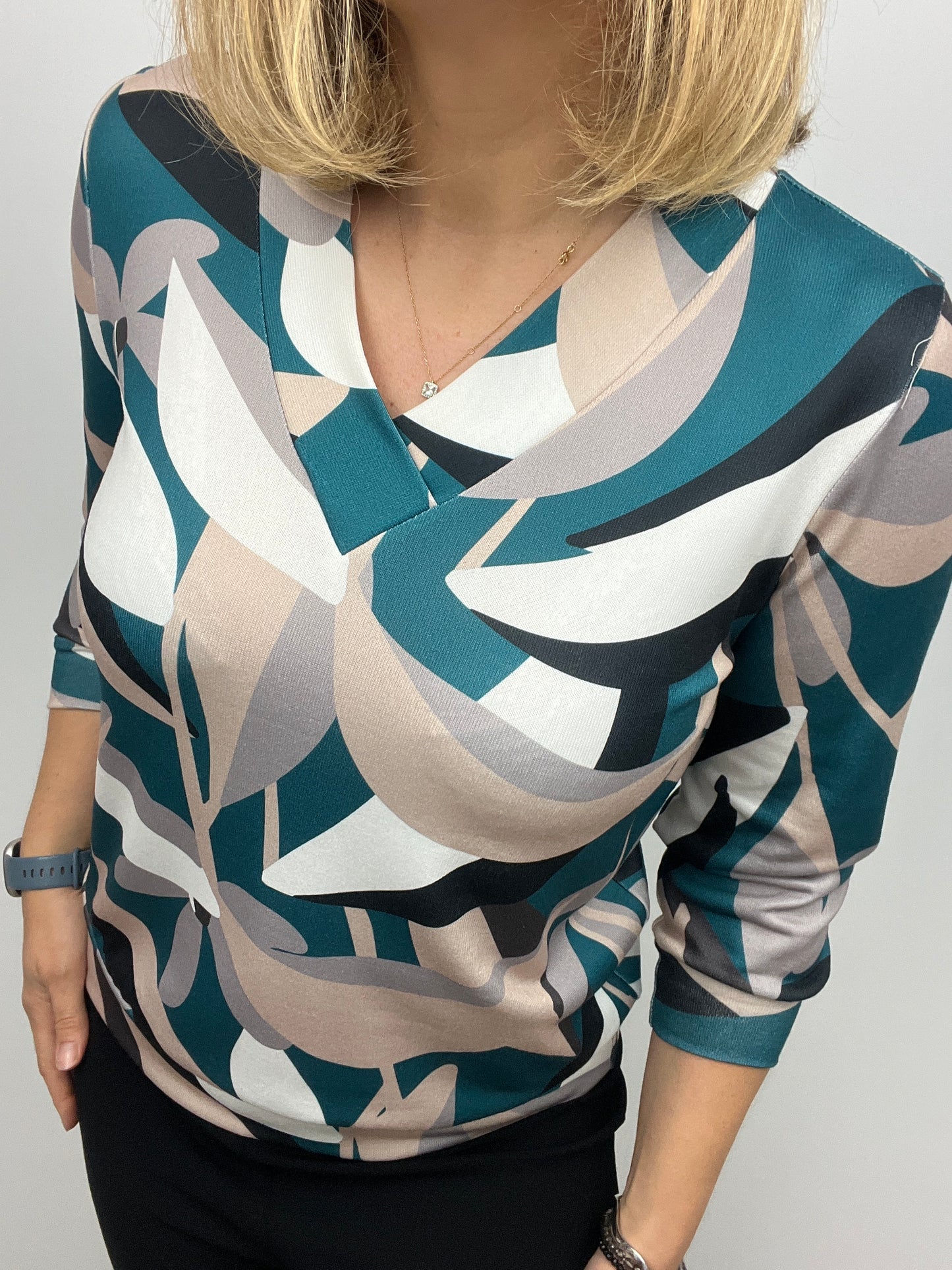 ASHLEY v-neck transitioning top