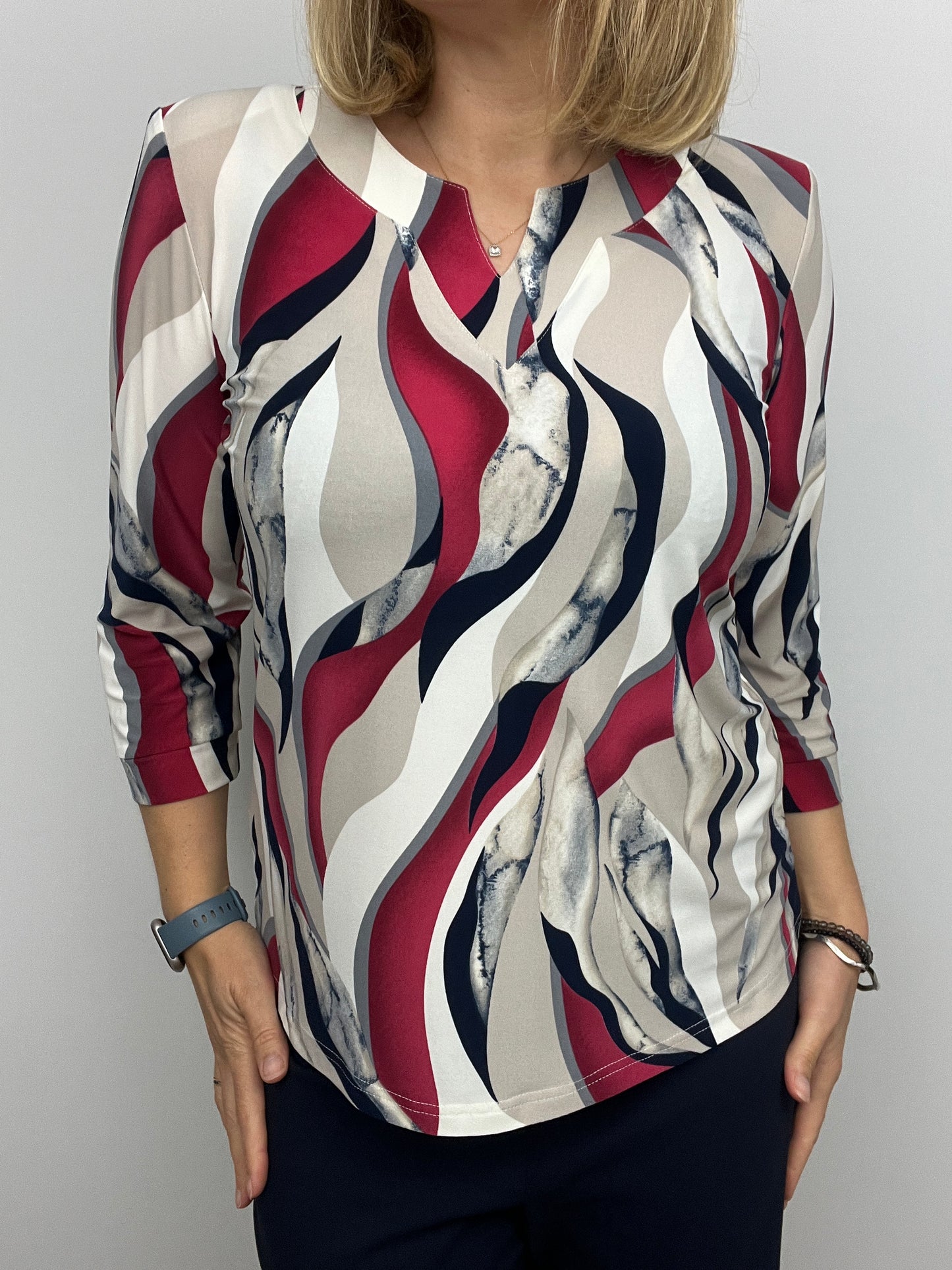 ANGELINA top with mini v-neck