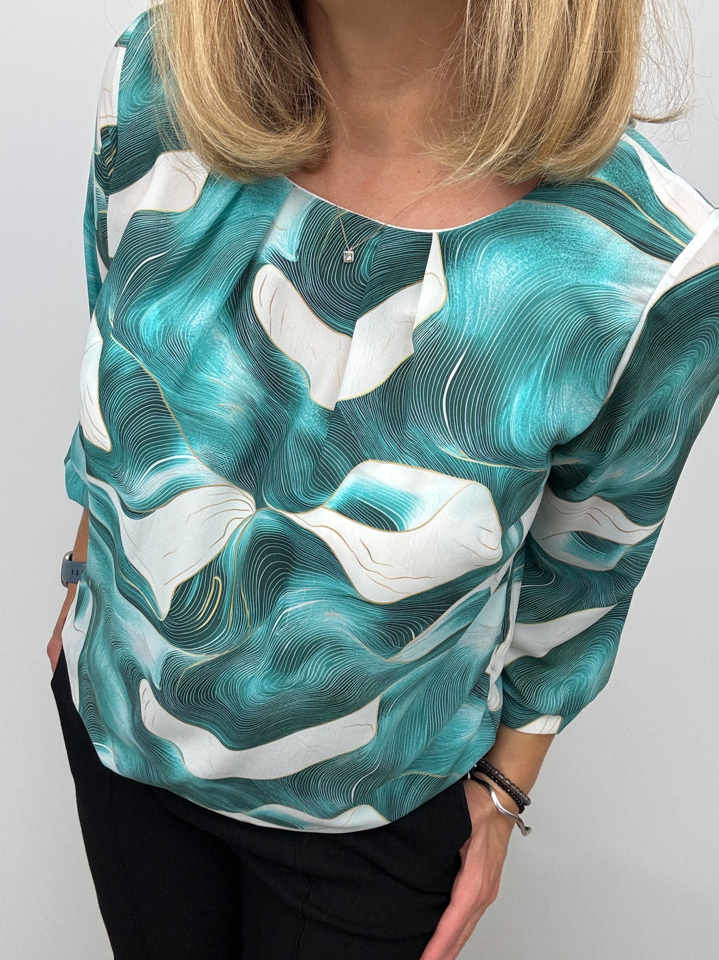 EVELYN top with gently elasticated hem