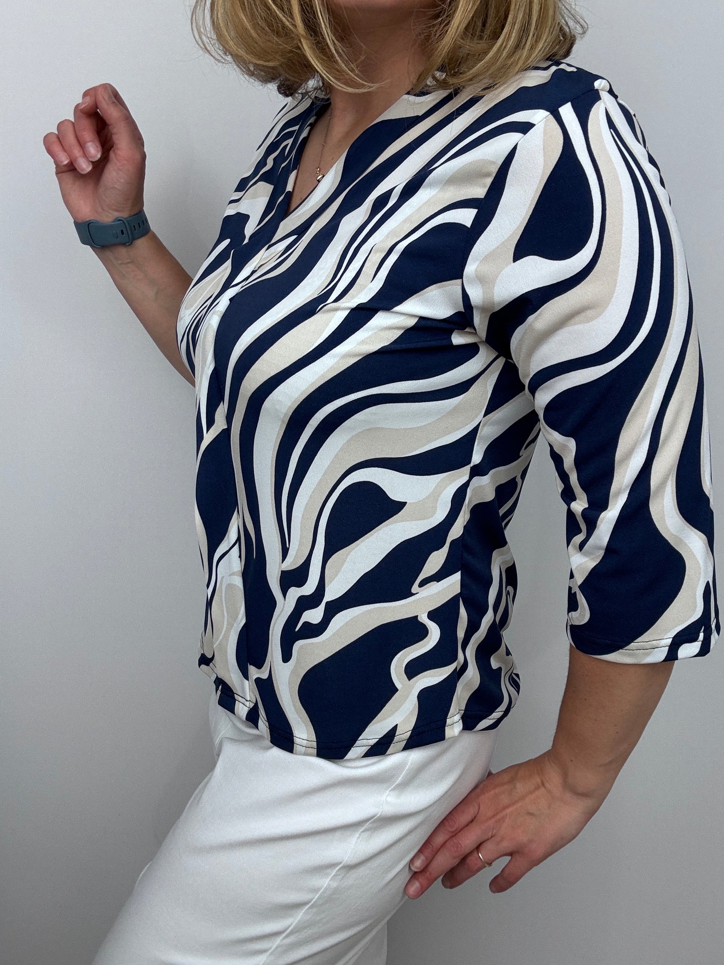JUSTINE v-neck top