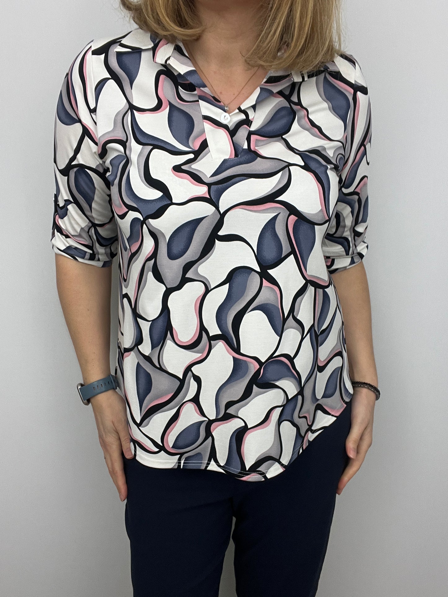 ASHLEY top with collar and V-neckline