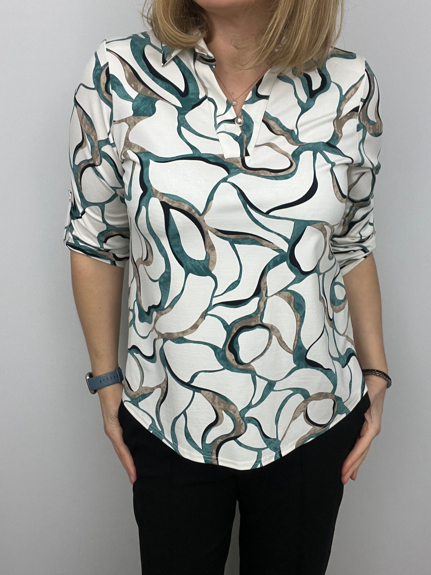 BARBARA top with collar and V-neckline