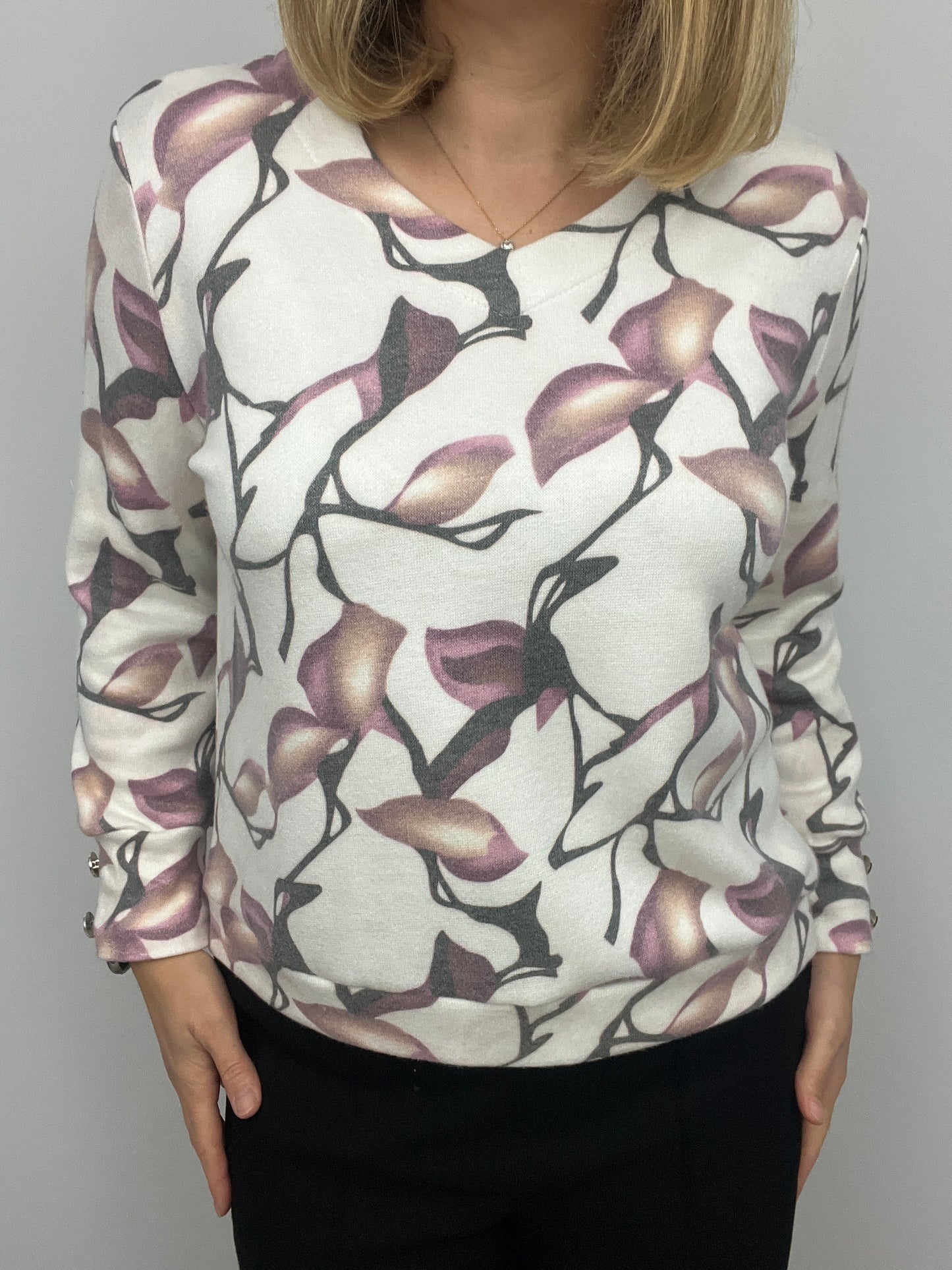 NIAMH subtle v-neck soft jumper