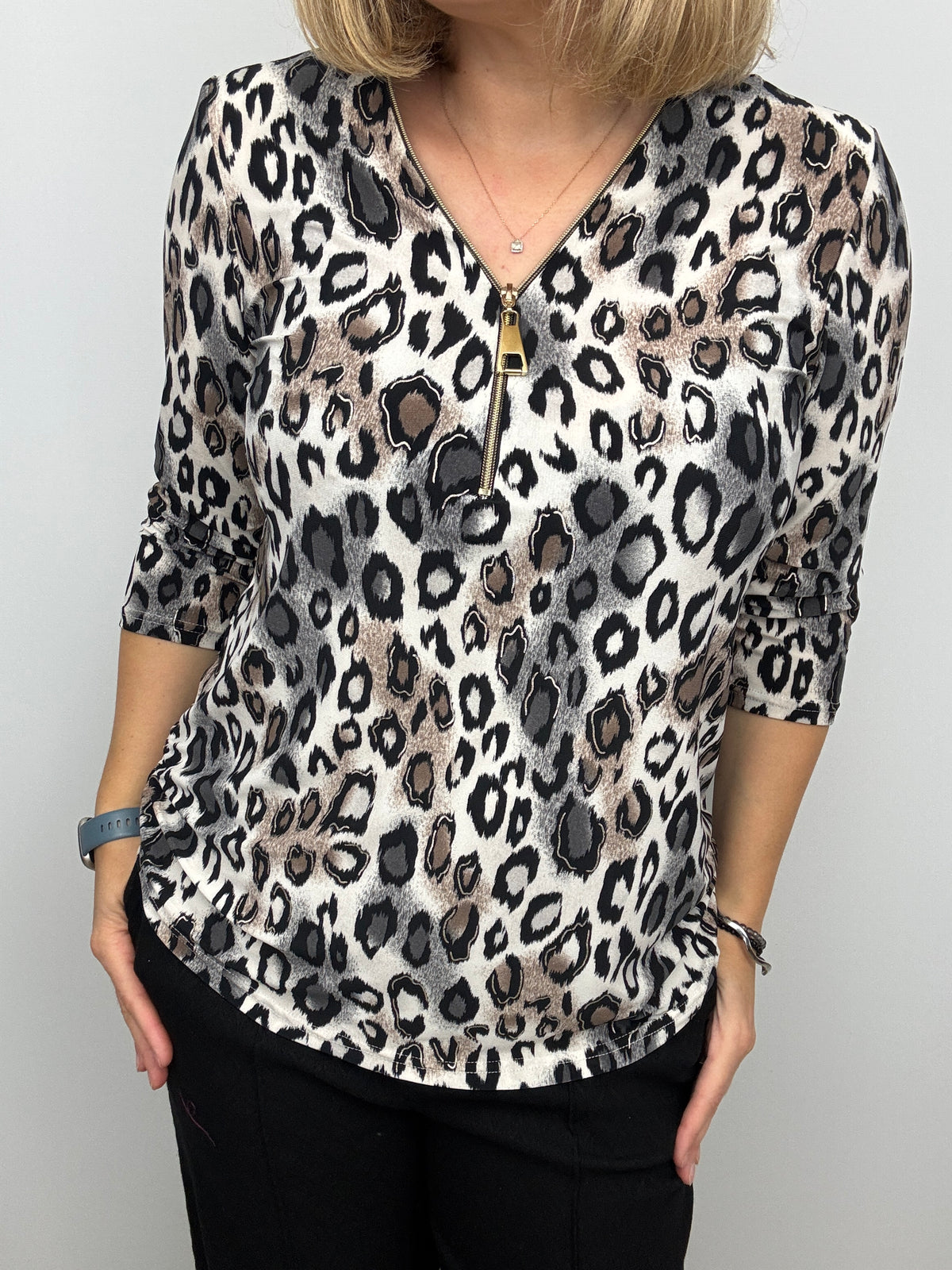 GWEN animal 3/4 sleeve zip top