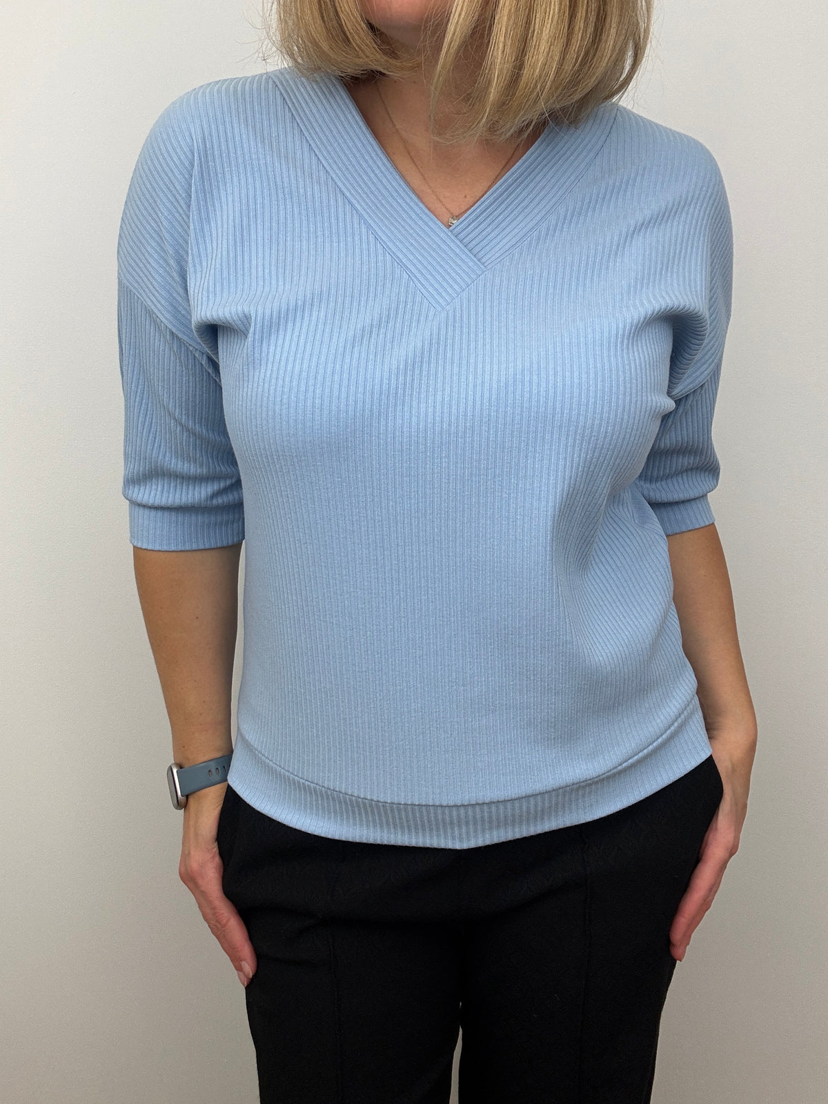 EILISH soft ribbed V-neck top - powder blue