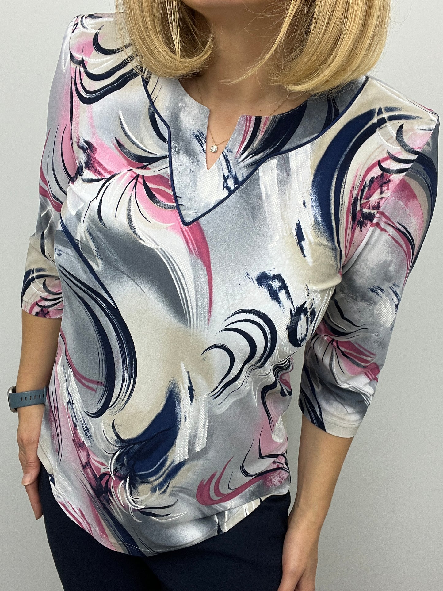 GLORIA top with mini v-neck