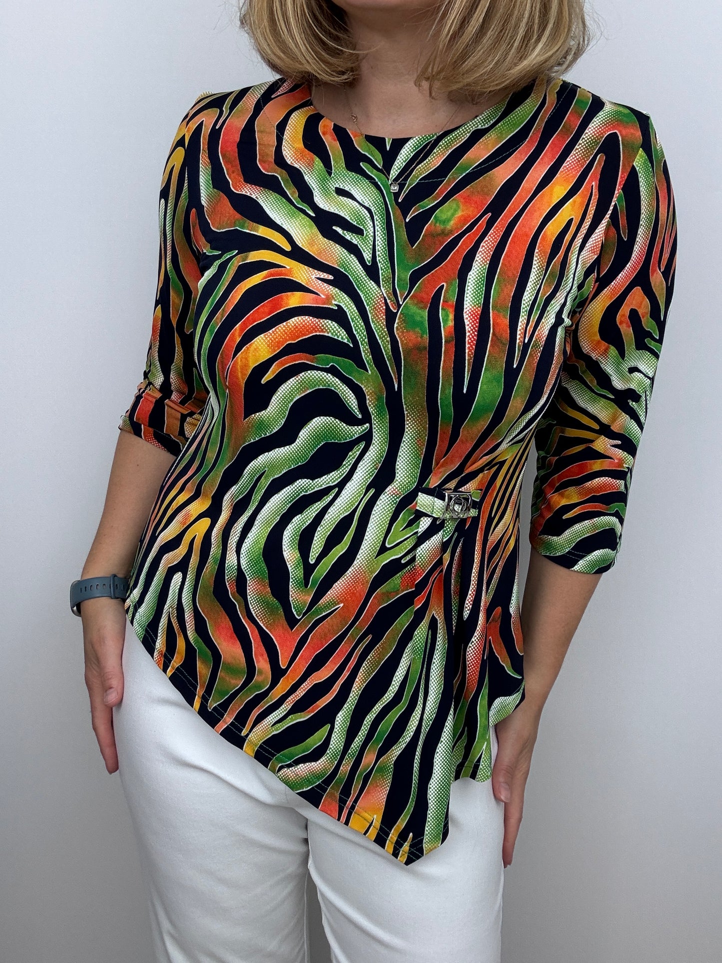 TRACEY round neck top with dipped hem