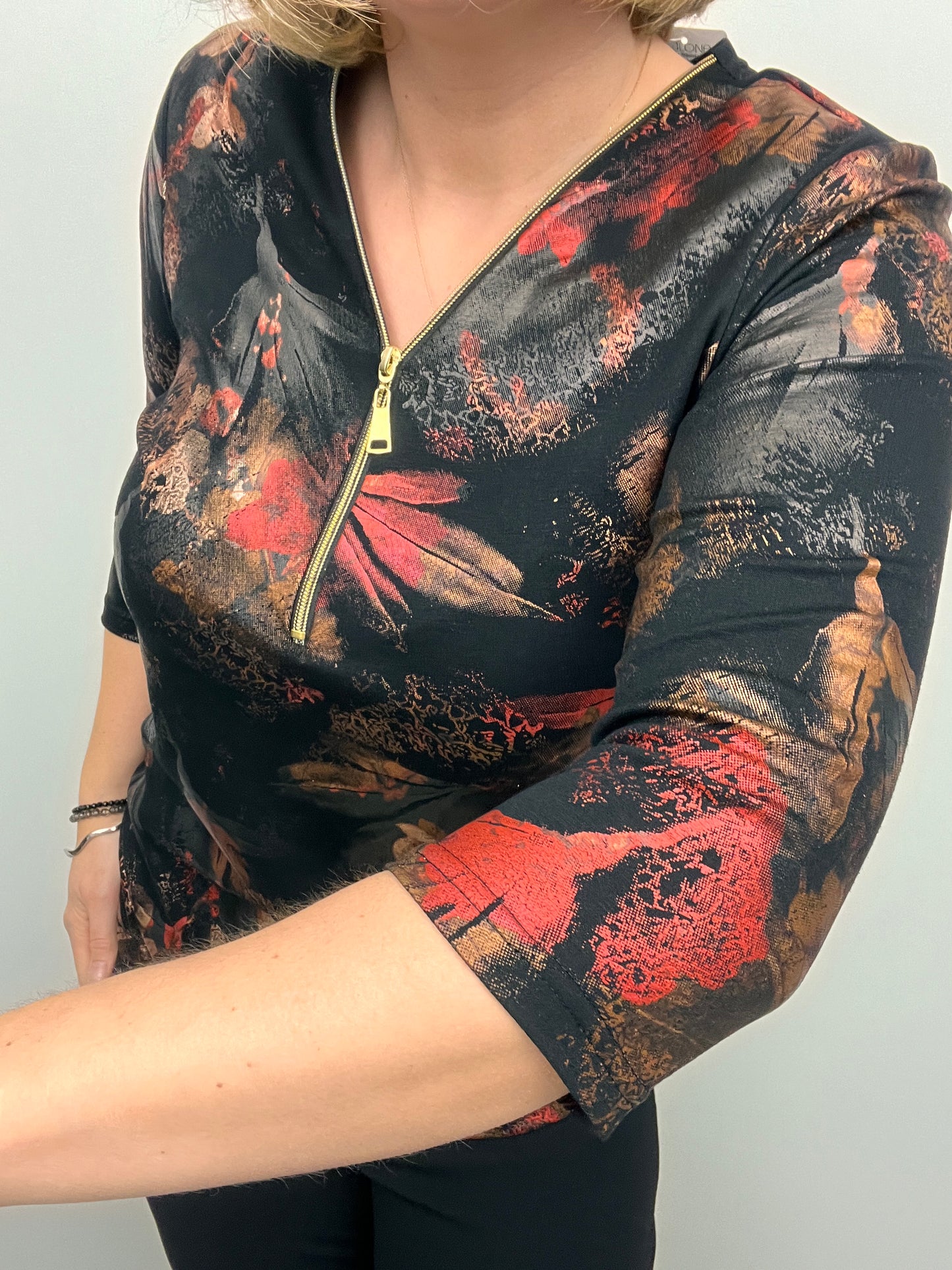 GWEN festive 3/4 sleeve zip top